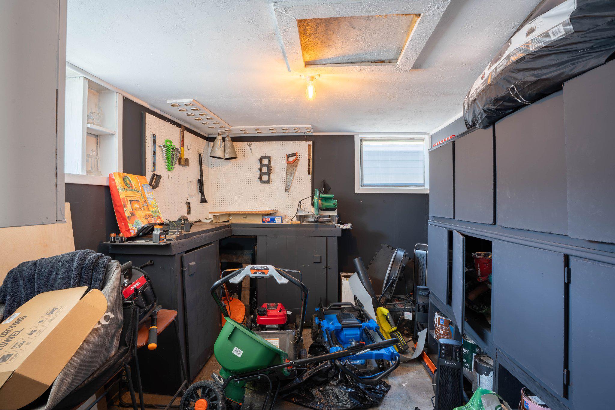 LEVITTOWN - Residential