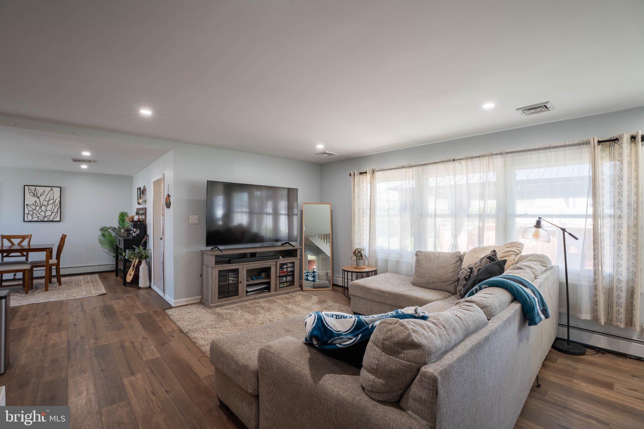 LEVITTOWN - Residential