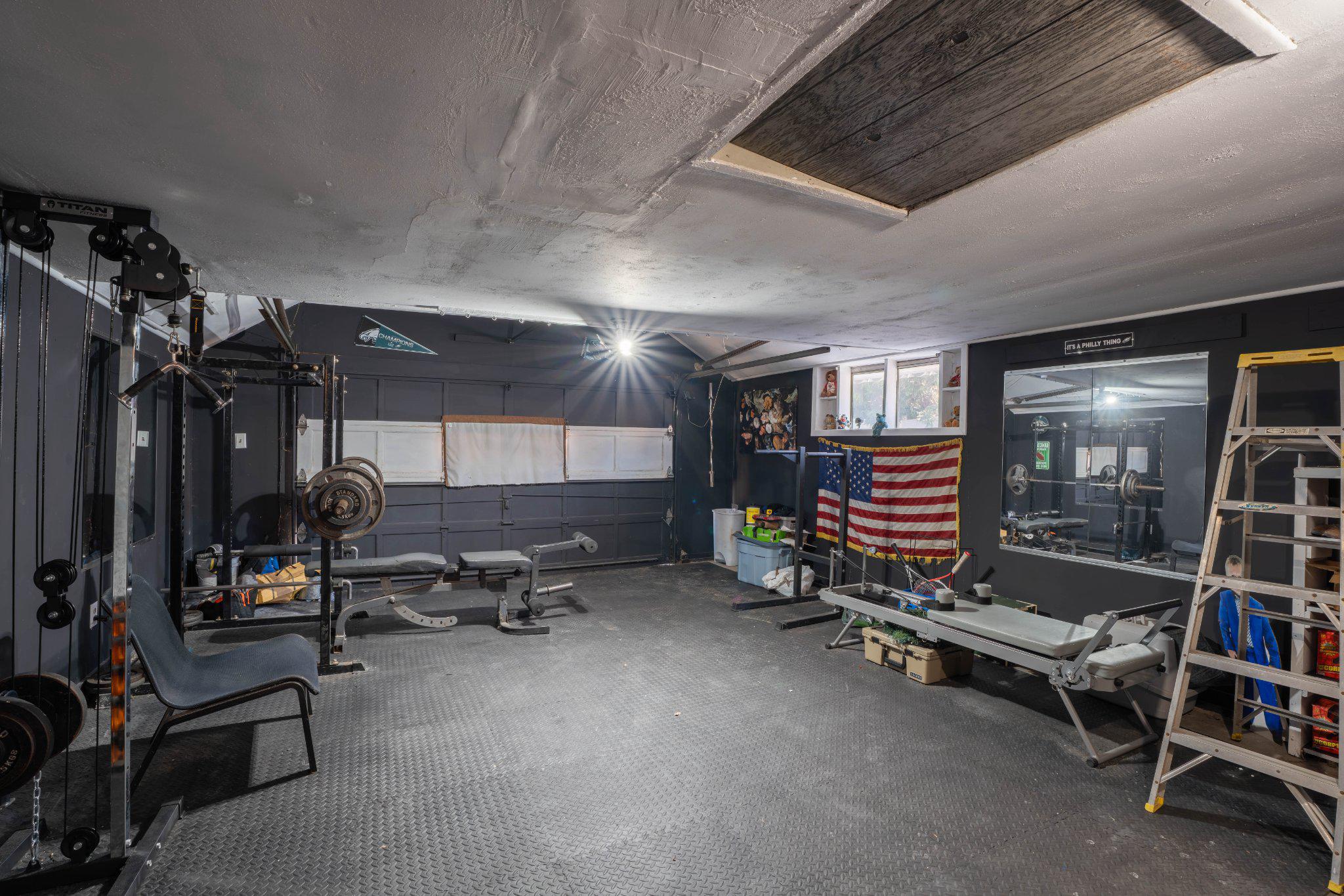 LEVITTOWN - Residential