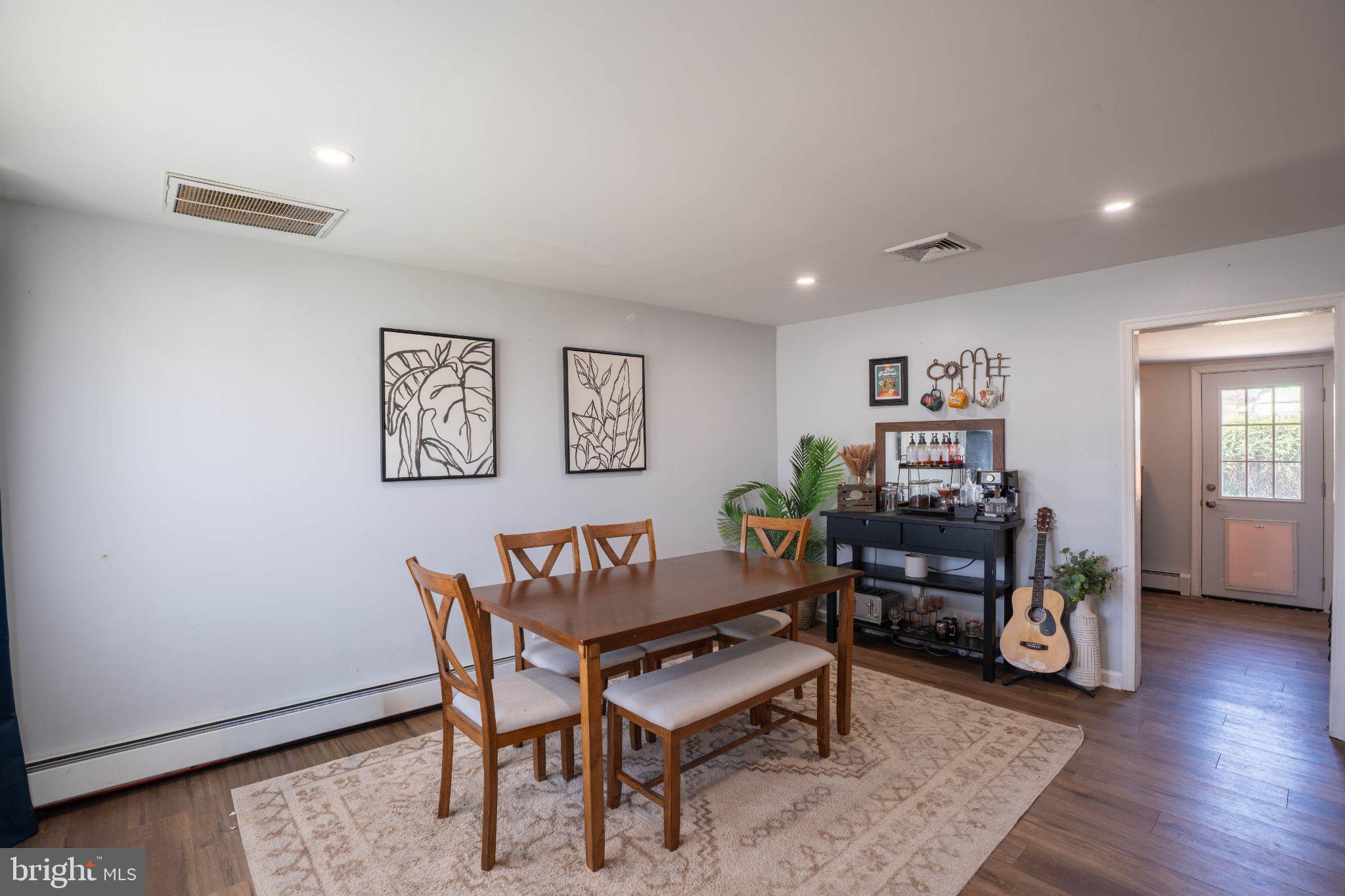 LEVITTOWN - Residential