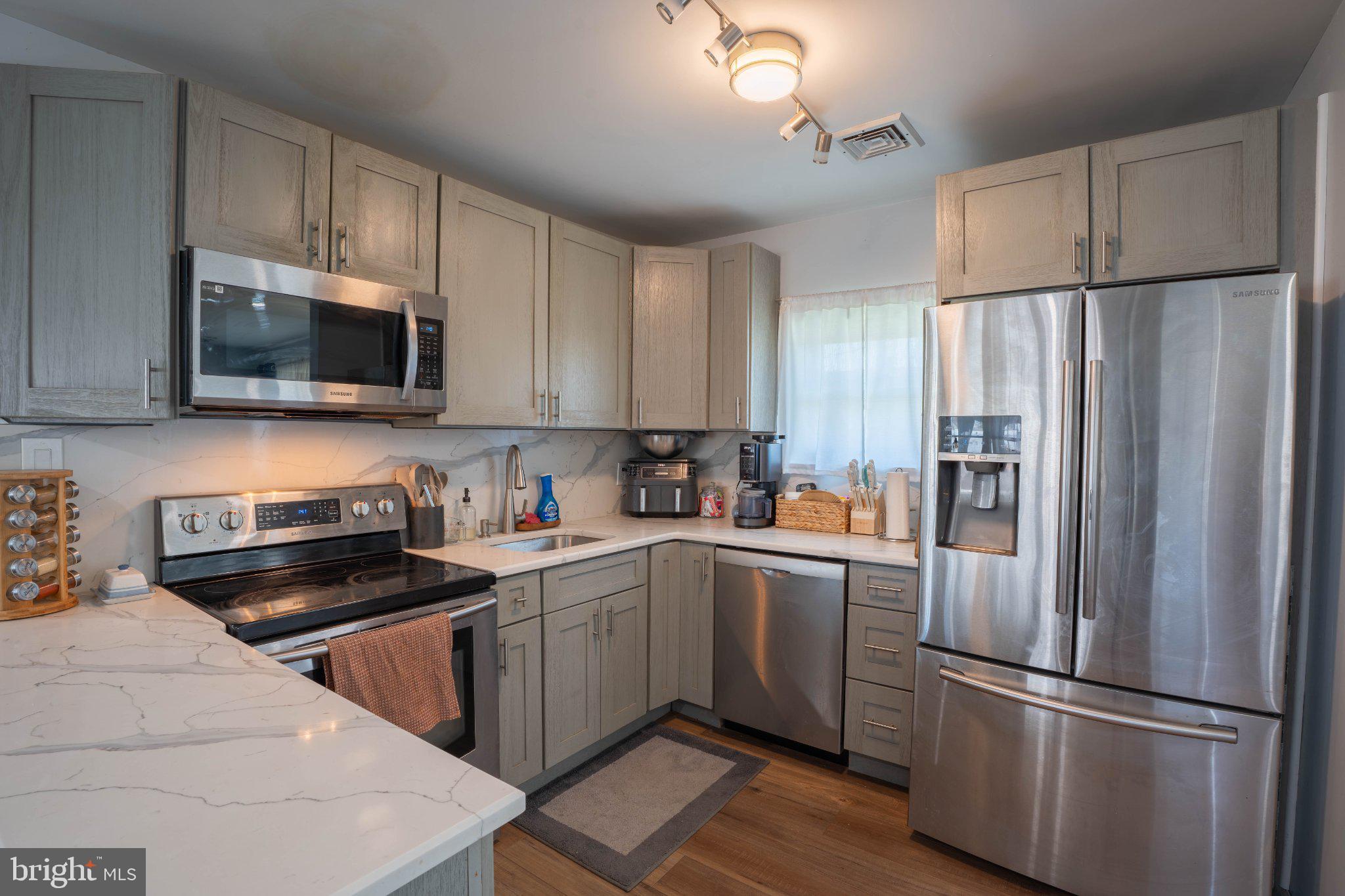 LEVITTOWN - Residential