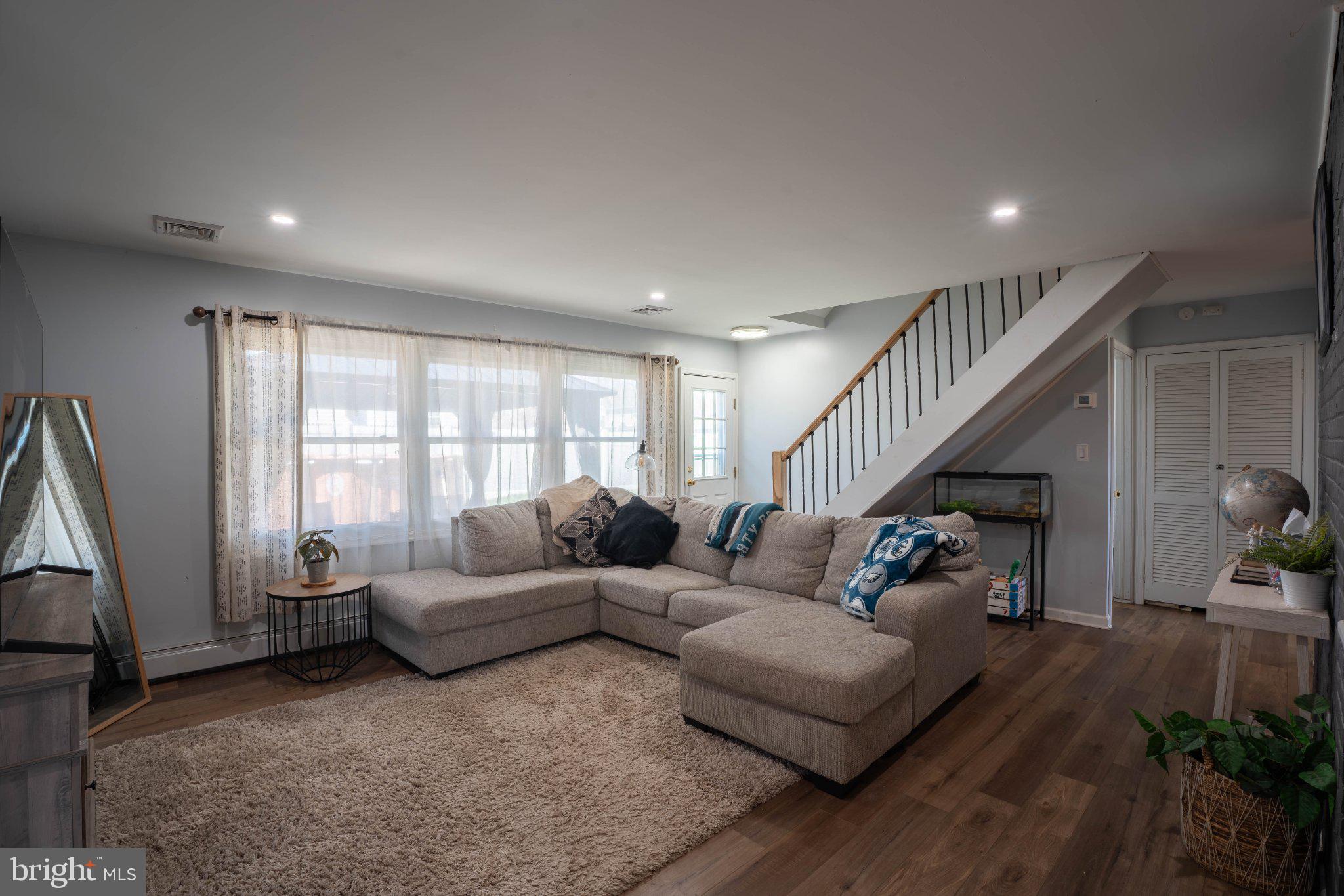 LEVITTOWN - Residential