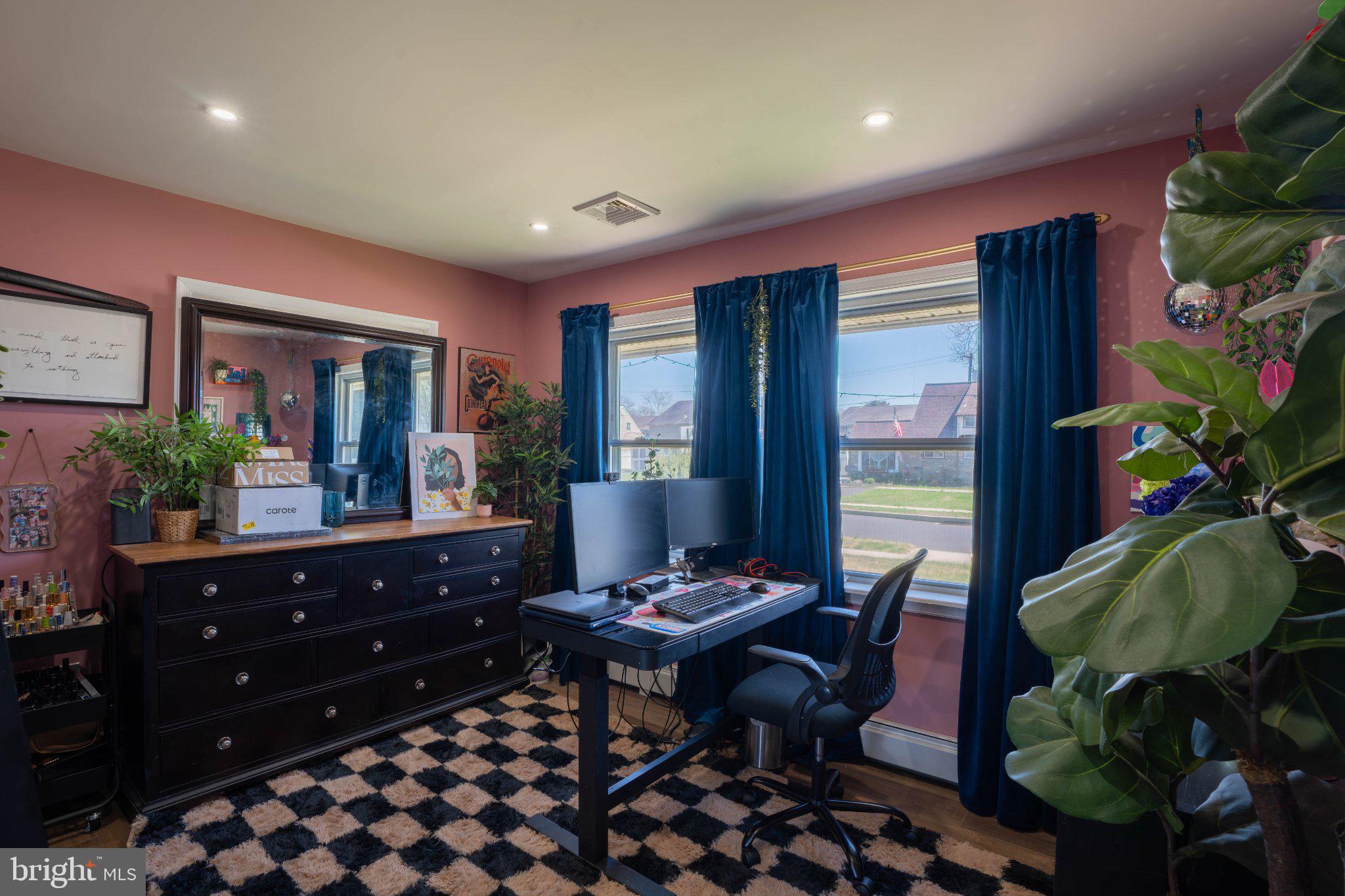 LEVITTOWN - Residential