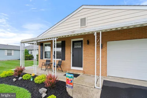 9 Zapata Court, Toms River, NJ MLS: NJOC2038522