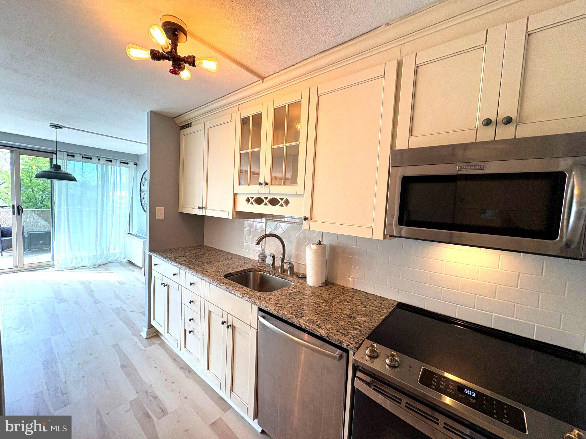1001 CITY AVENUE W-610