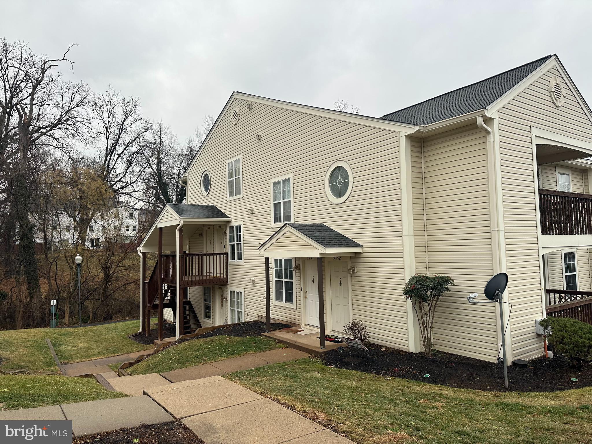 9458 SCARLET OAK DRIVE