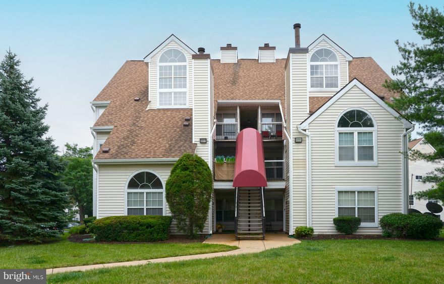 Nothing says welcome home better than this cozy condo with all the modern amenities you’ve come to expect.  The main living area offers a cozy fireplace, with a high vaulted ceilings, a ceiling fan, and huge palladium windows for plenty of natural light.  There is new carpeting throughout and a recently renovated kitchen with stainless appliances and quartz countertop seating for additional dining space.  There are two bedrooms and two bathrooms.  The primary bedroom offers it’s own full private bathroom and the laundry closet provides a full size washer and dryer.  This unit also comes with a private storage space.  For as little as 3% down, this home could be yours!