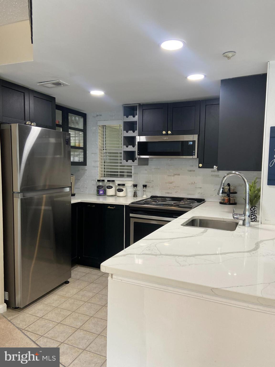 VISTAS AT LAKE ARBOR - Residential