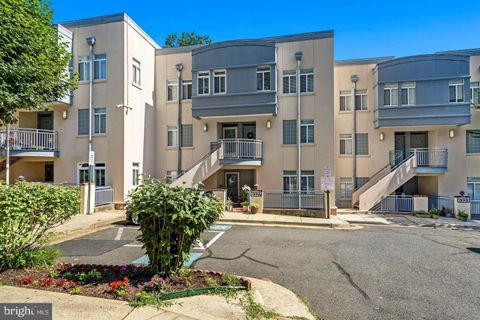 Photo of 6327 Stevenson Avenue #D, ALEXANDRIA, VA 22304 (MLS # VAAX2059214)