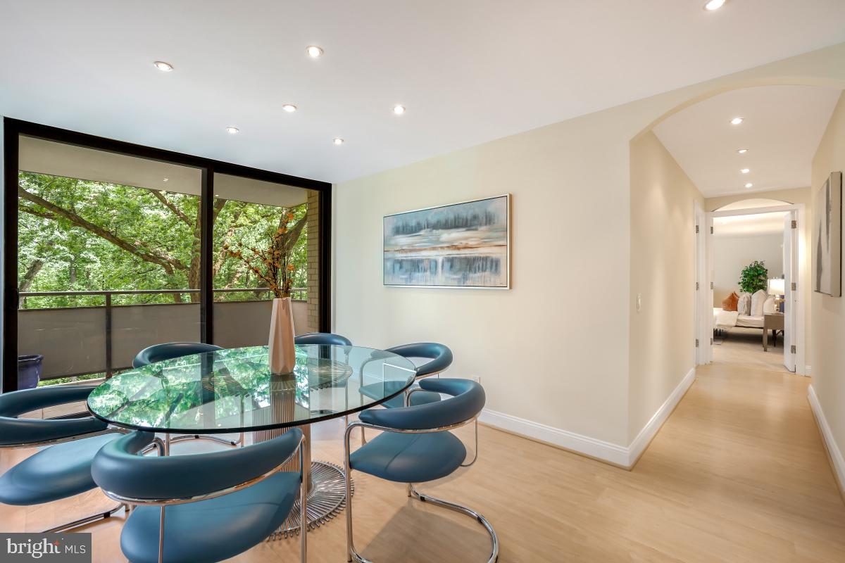 PROMENADE TOWERS - Residential