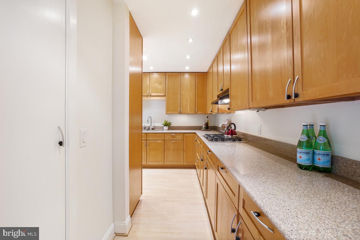 PROMENADE TOWERS - Residential