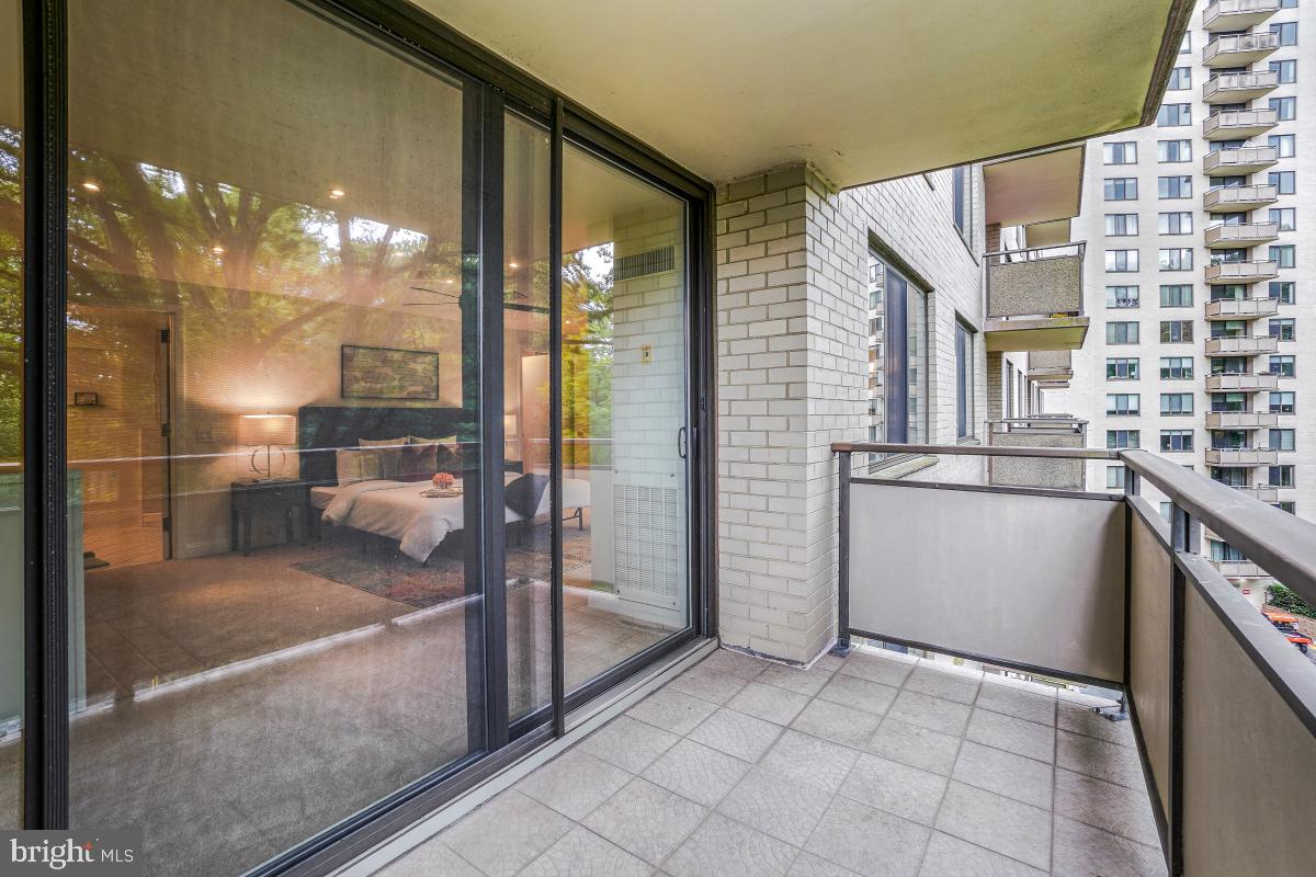 PROMENADE TOWERS - Residential