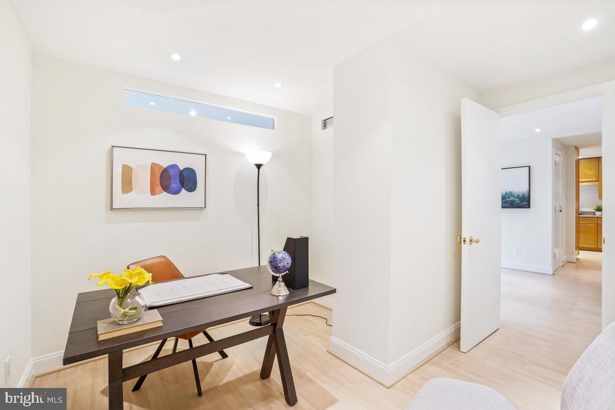 PROMENADE TOWERS - Residential