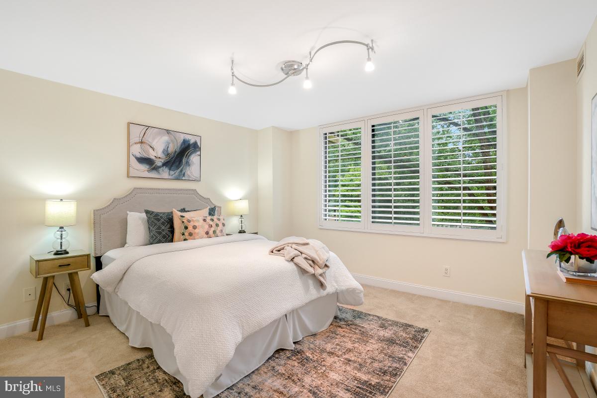 PROMENADE TOWERS - Residential