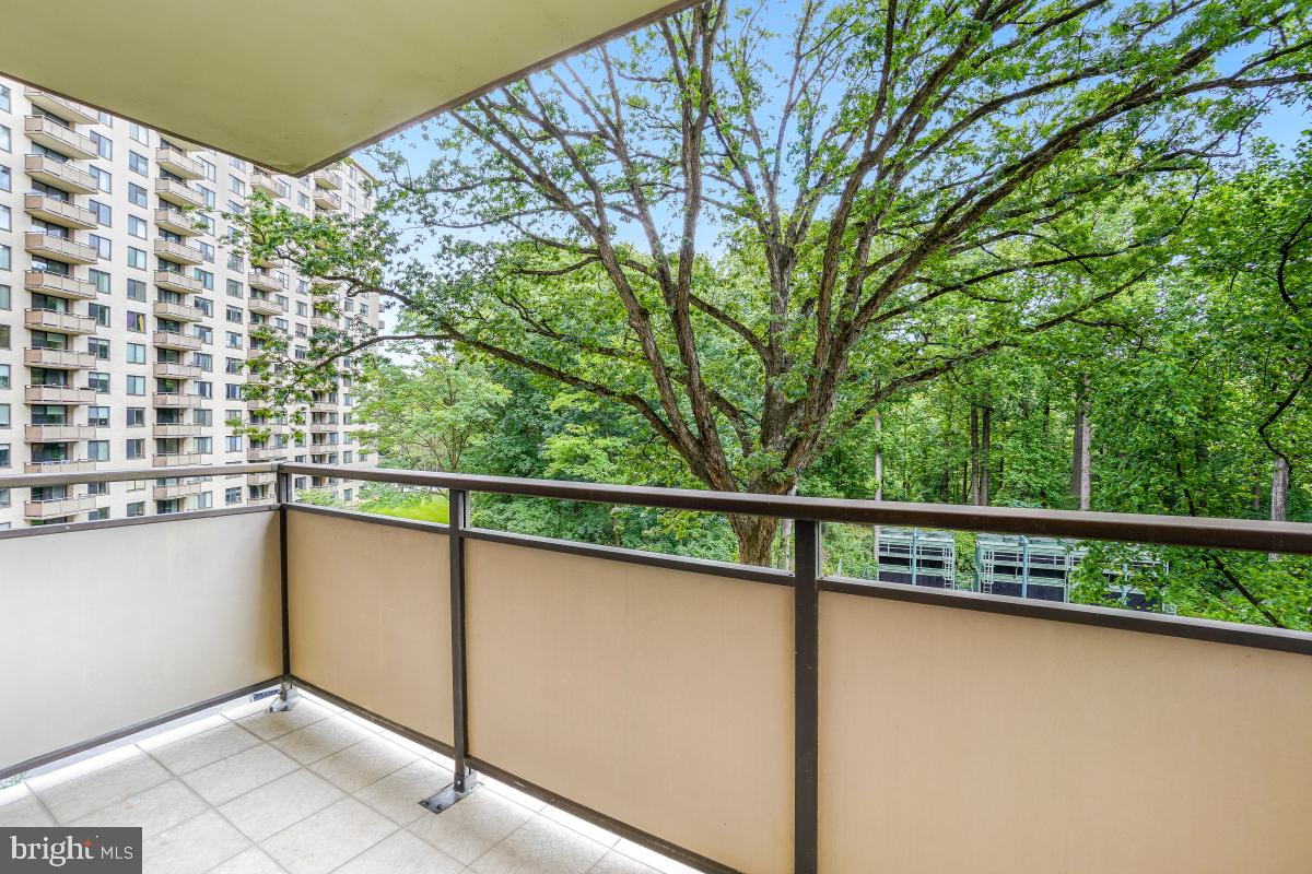 PROMENADE TOWERS - Residential