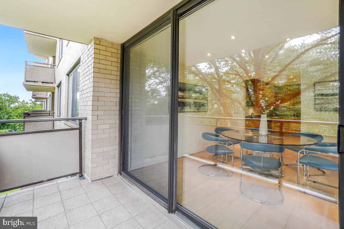 PROMENADE TOWERS - Residential