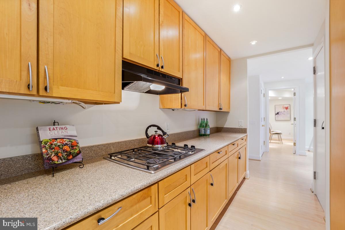 PROMENADE TOWERS - Residential