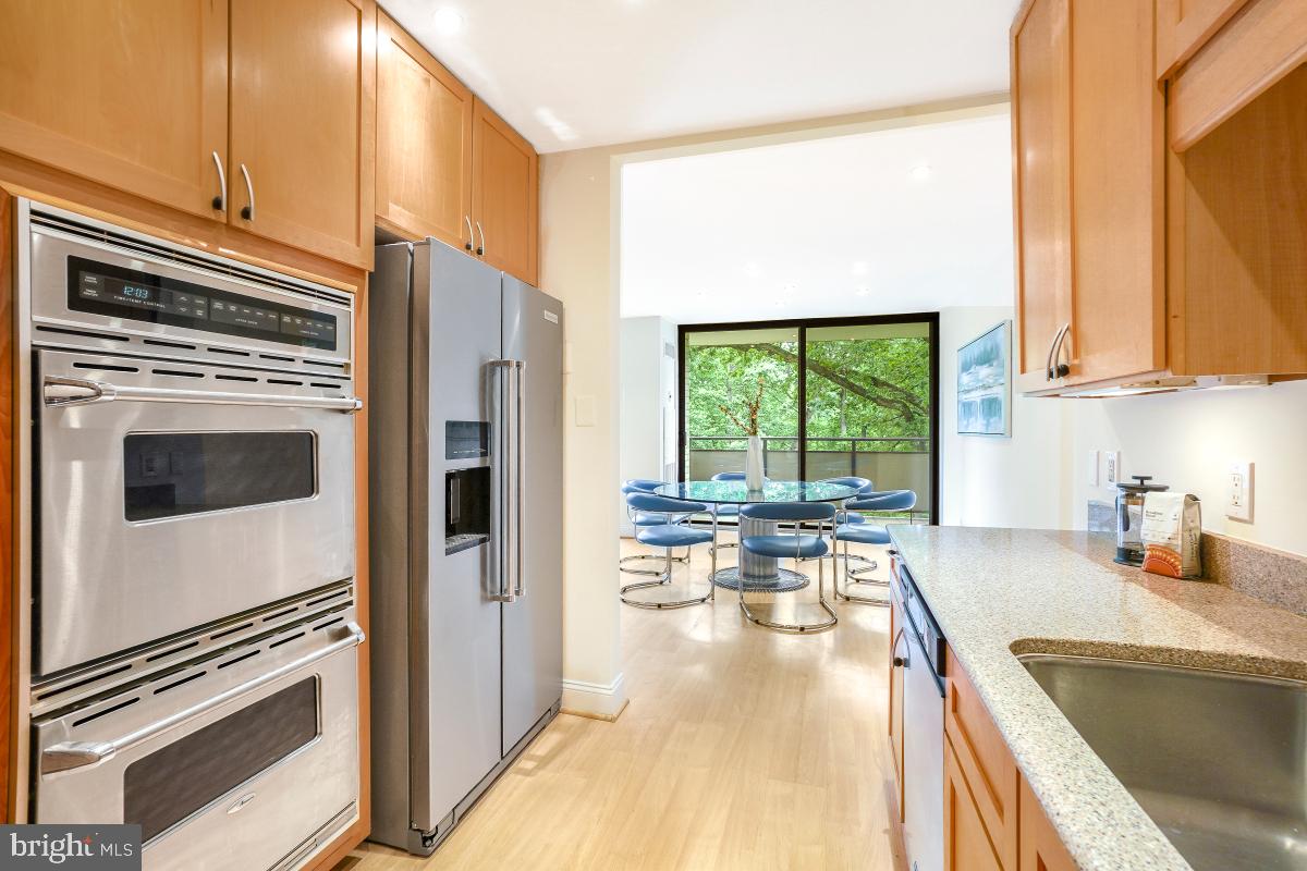 PROMENADE TOWERS - Residential