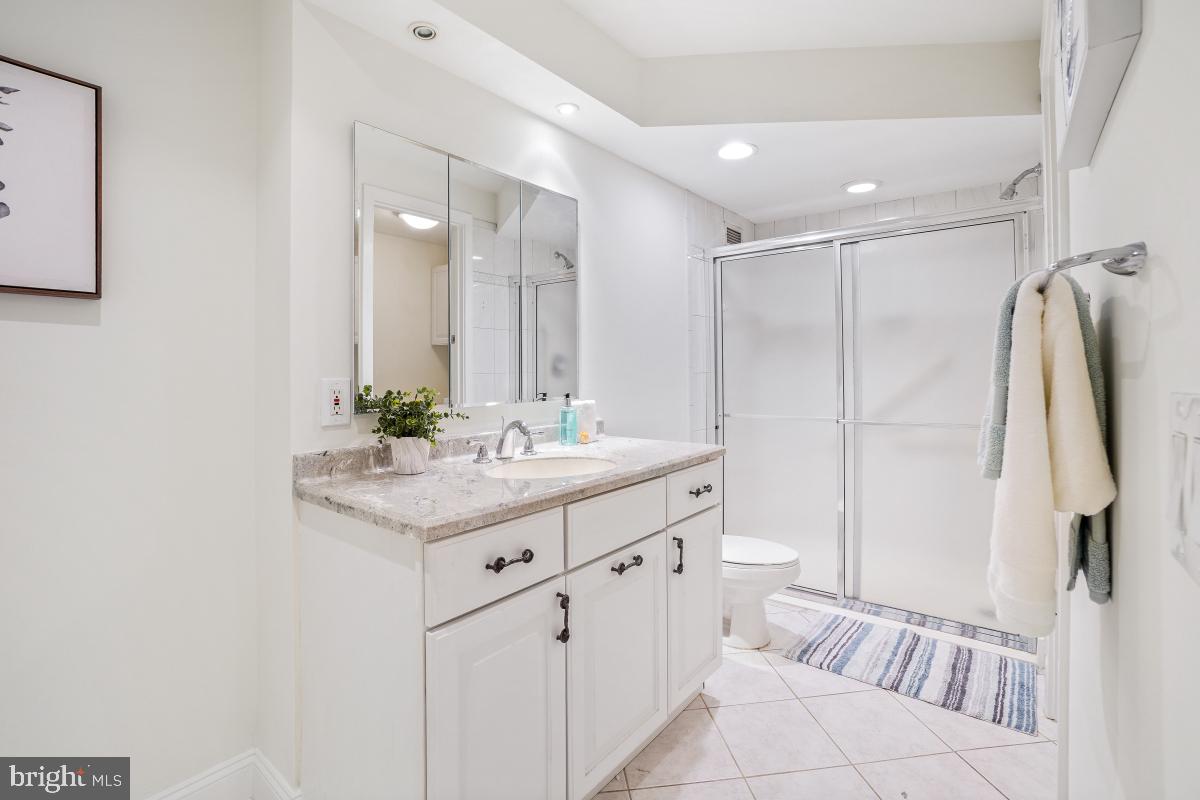 PROMENADE TOWERS - Residential