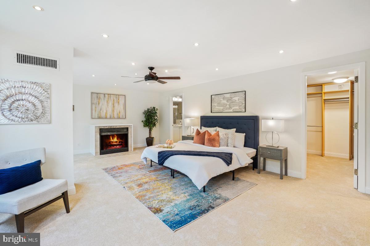 PROMENADE TOWERS - Residential