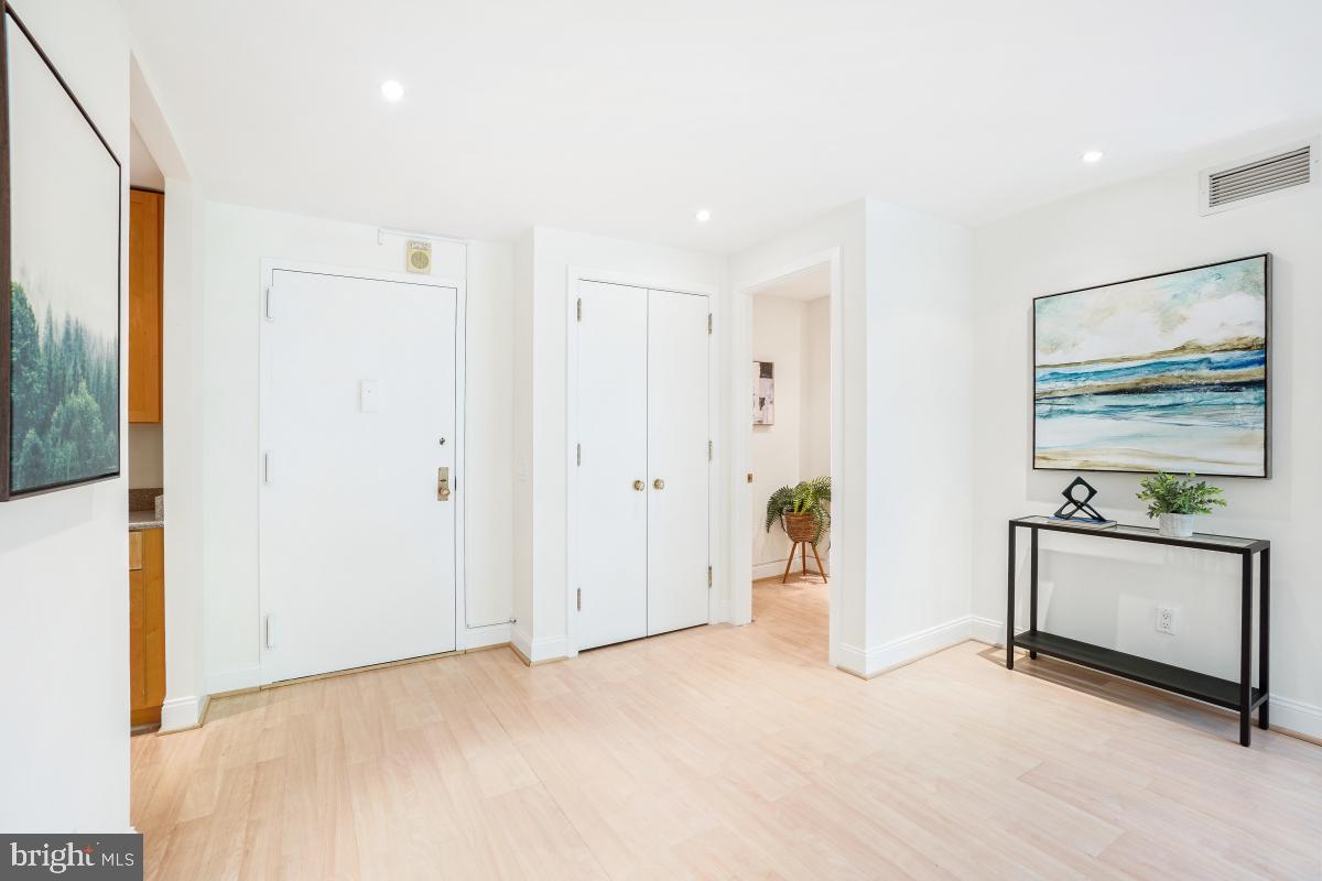 PROMENADE TOWERS - Residential