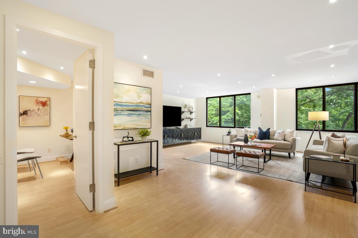 PROMENADE TOWERS - Residential