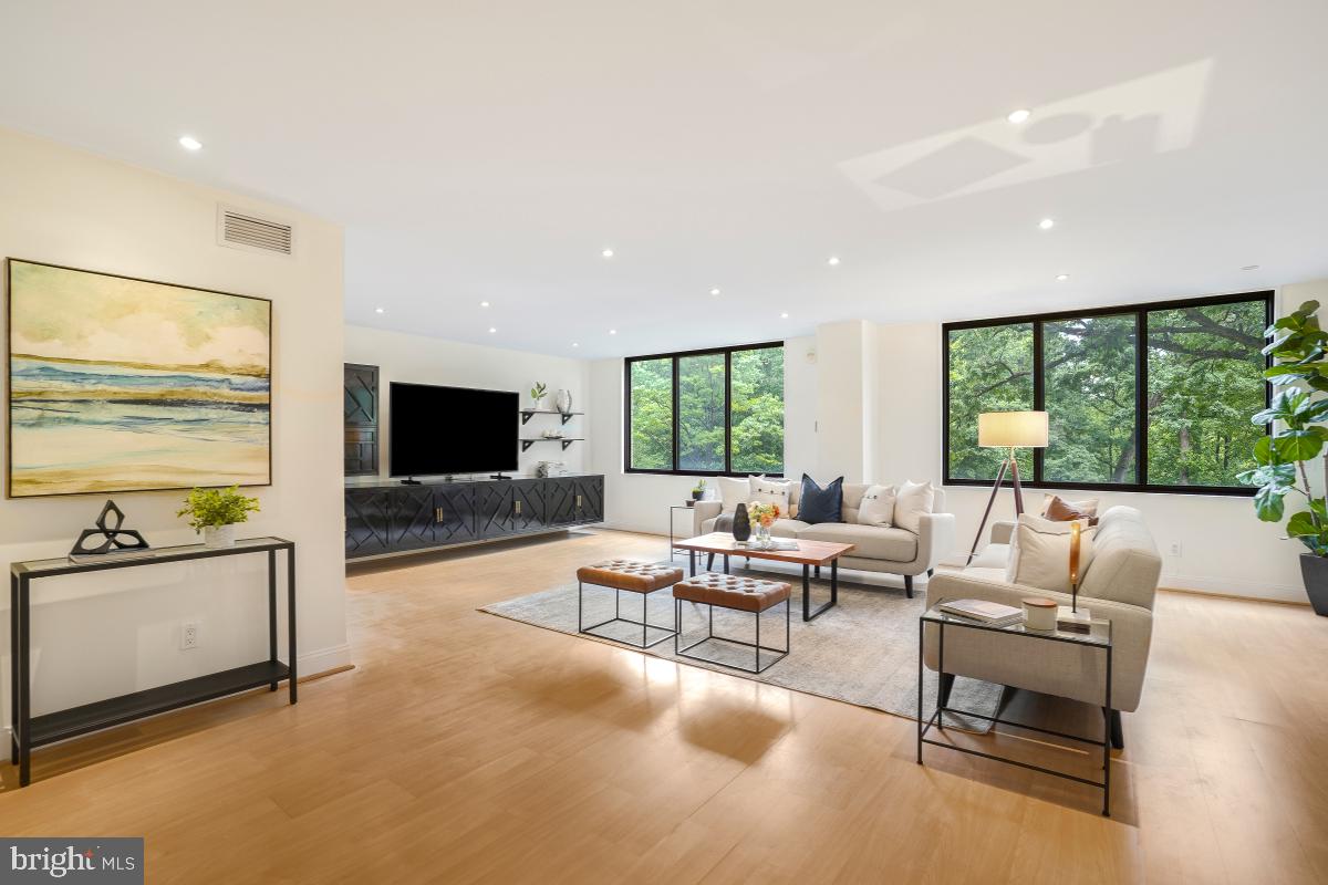 PROMENADE TOWERS - Residential