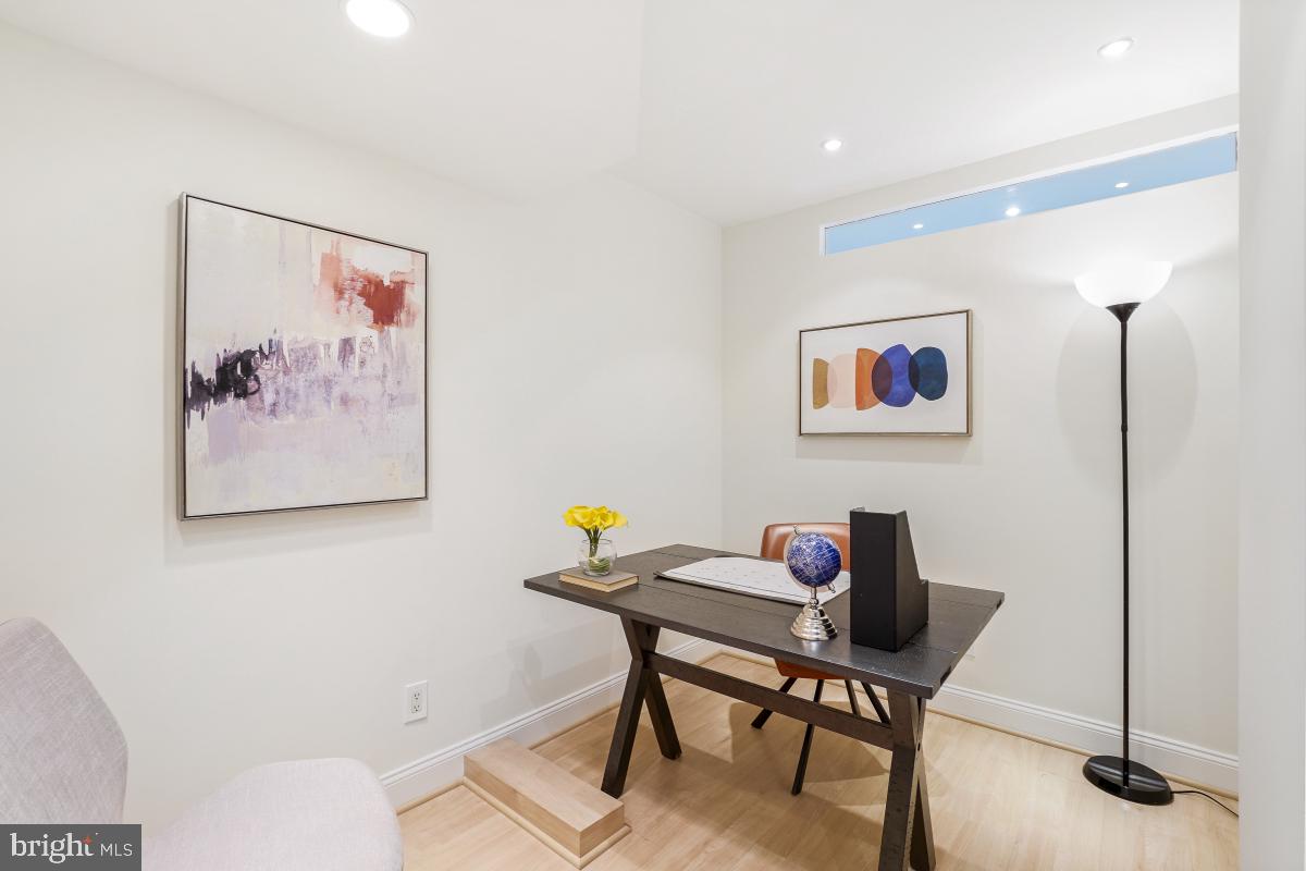 PROMENADE TOWERS - Residential