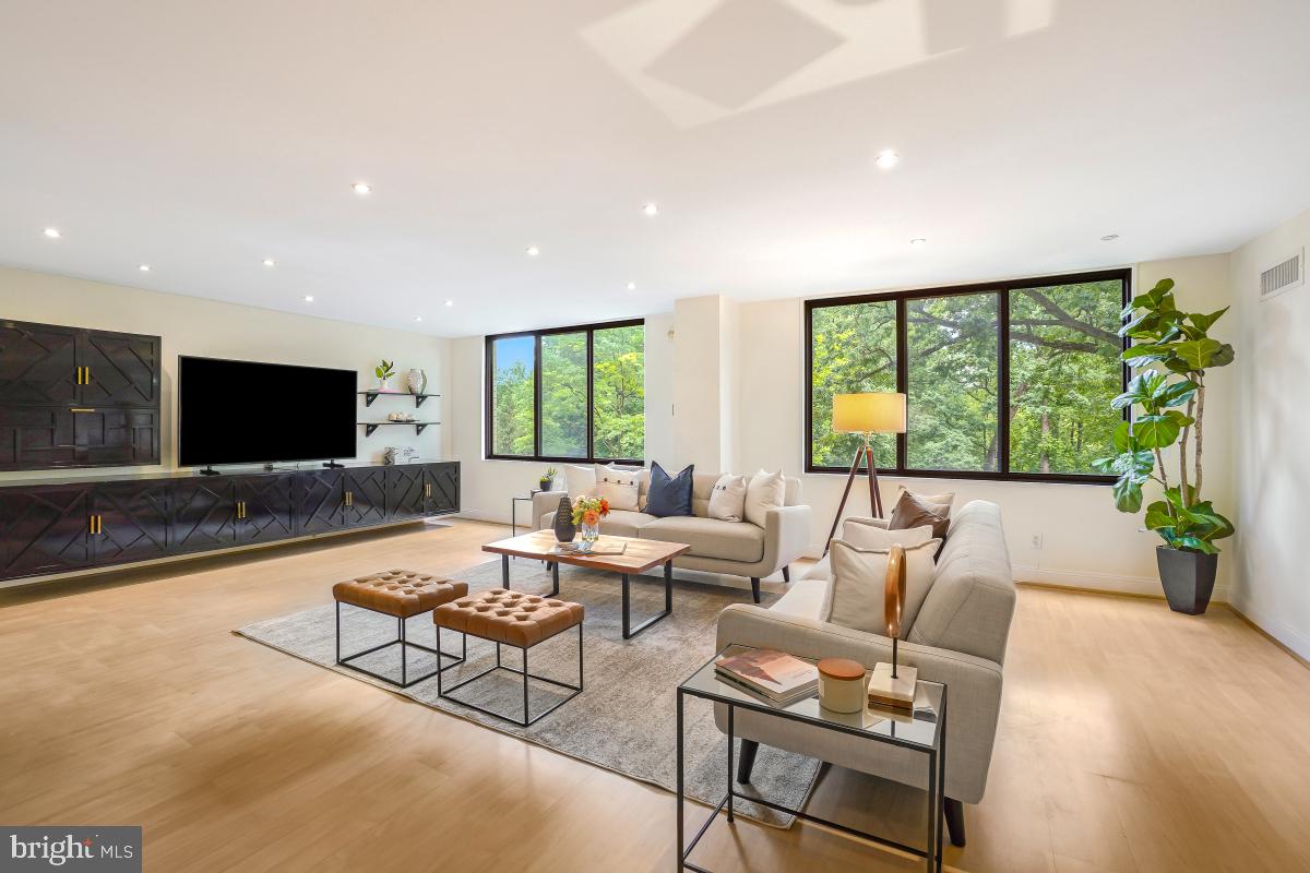 PROMENADE TOWERS - Residential