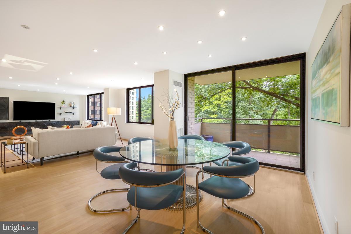 PROMENADE TOWERS - Residential