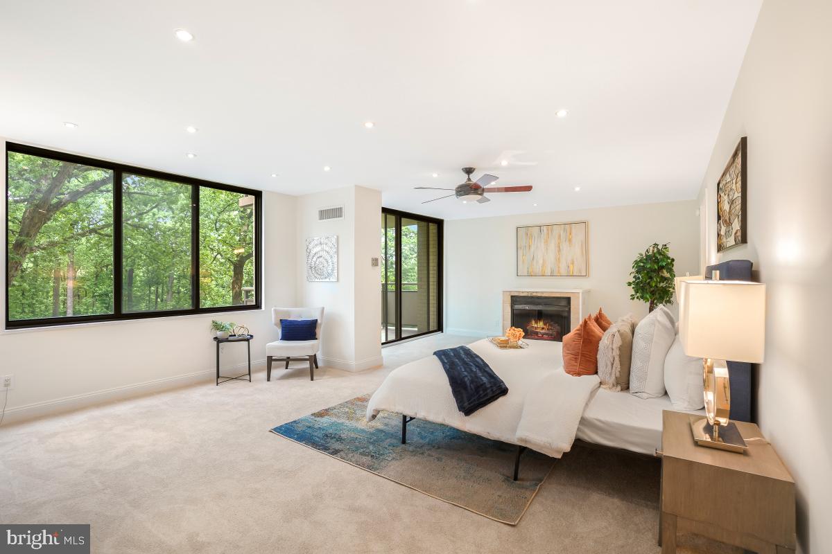 PROMENADE TOWERS - Residential