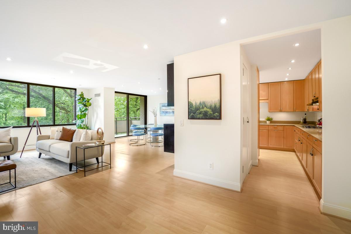 PROMENADE TOWERS - Residential