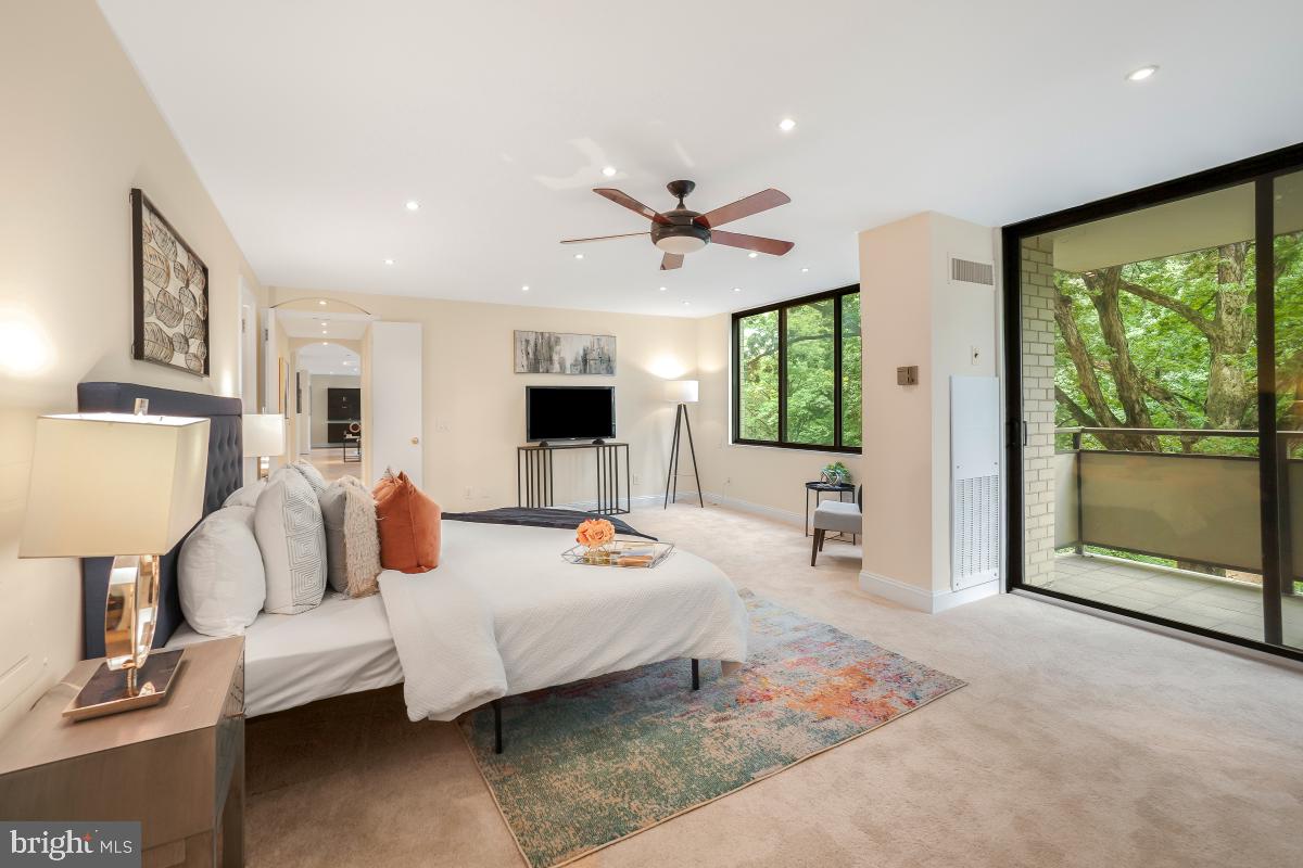 PROMENADE TOWERS - Residential