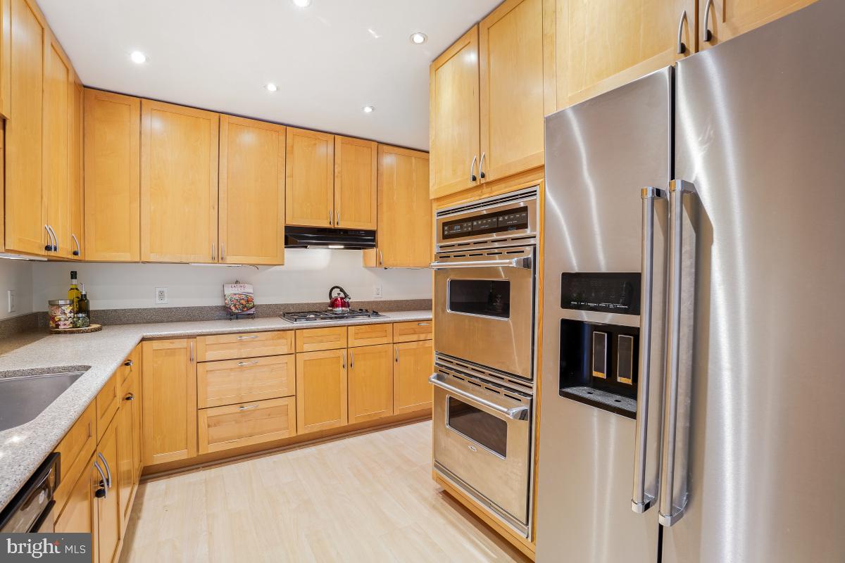 PROMENADE TOWERS - Residential