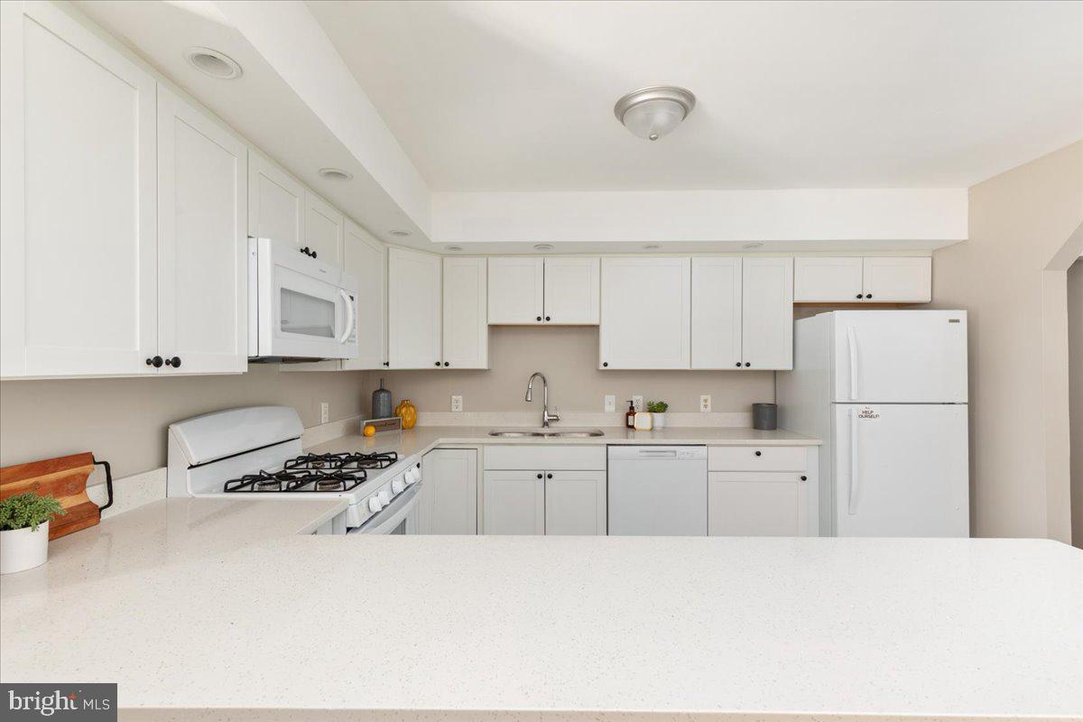 LAKE ARROWHEAD - Residential