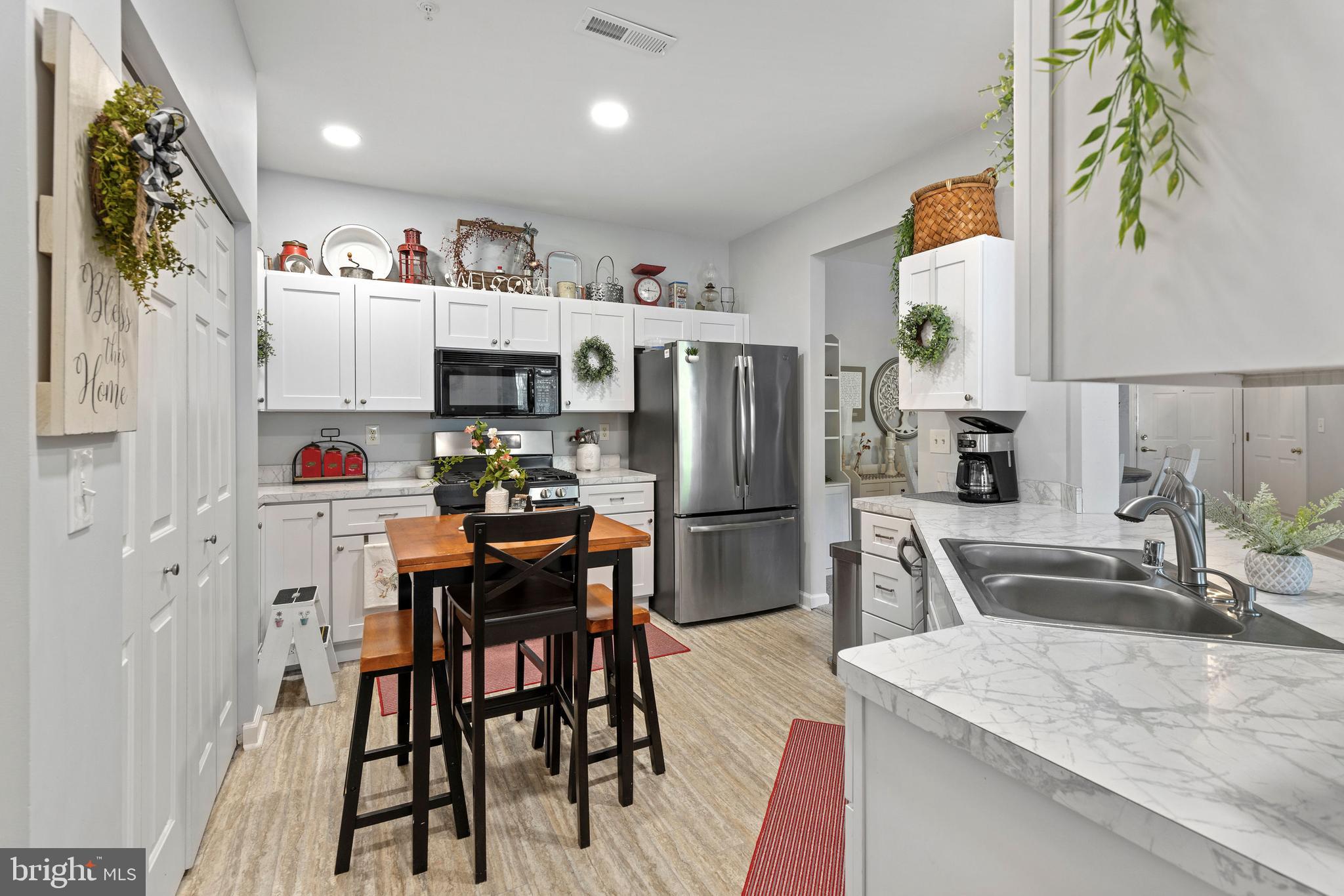 THE COURTYARDS AT POND - Residential