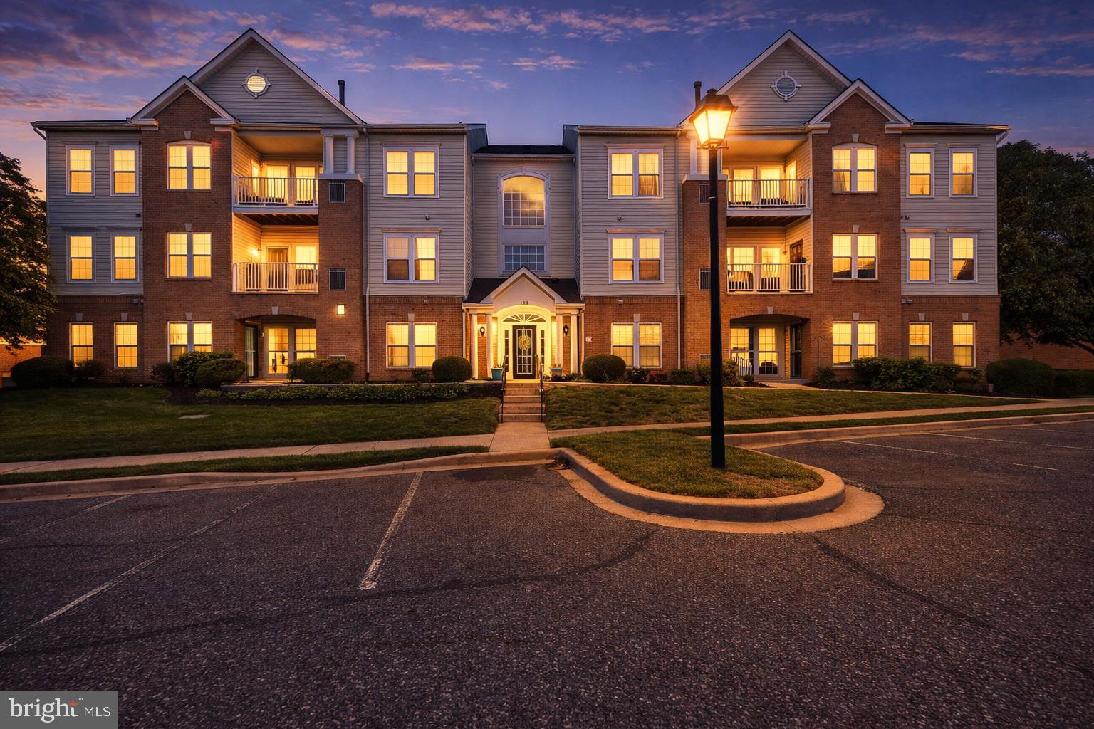 THE COURTYARDS AT POND - Residential