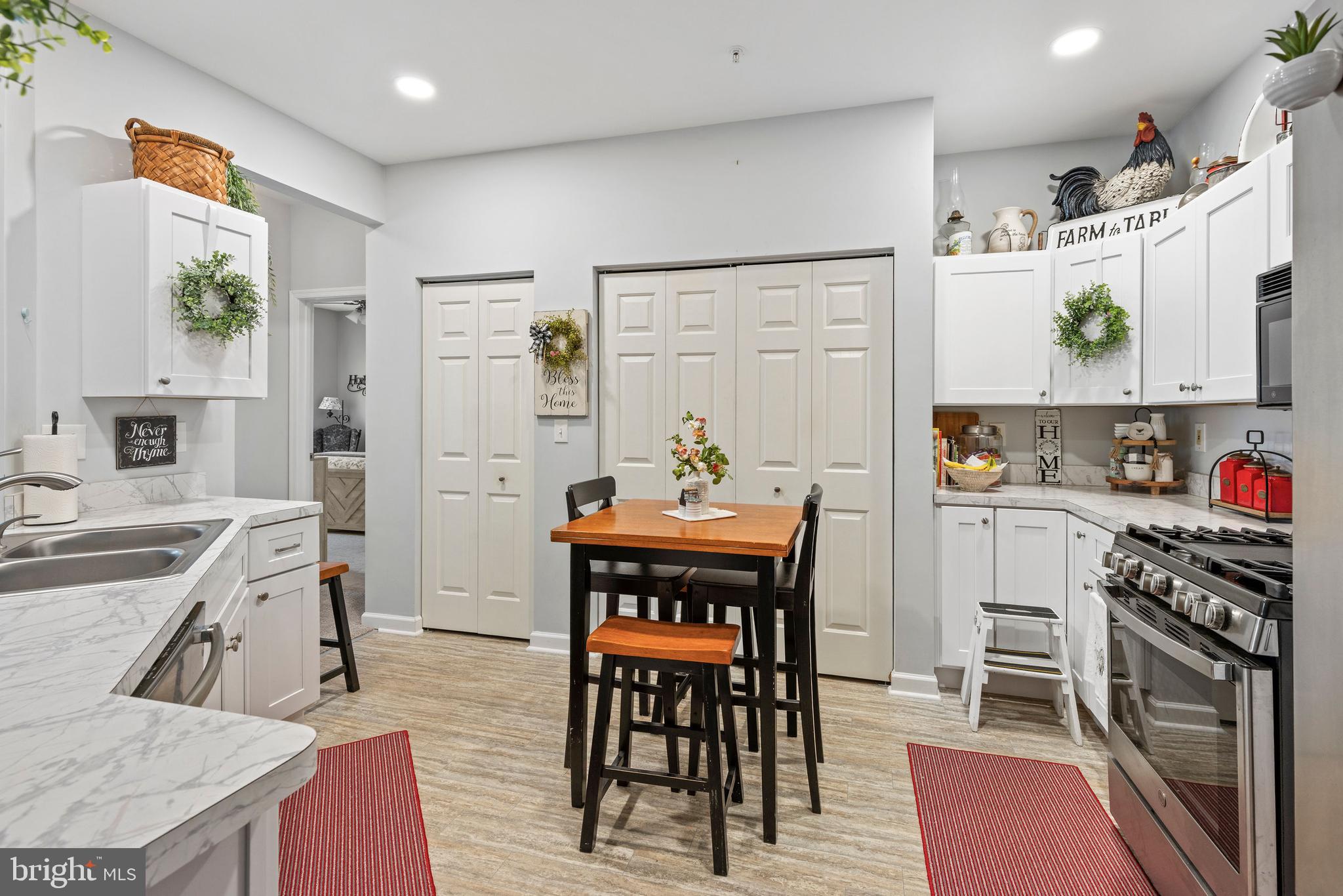 THE COURTYARDS AT POND - Residential