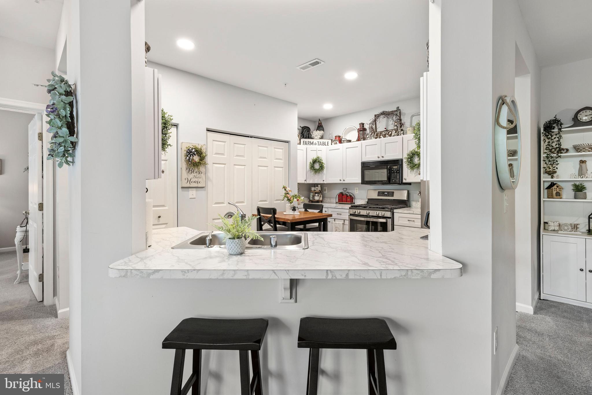 THE COURTYARDS AT POND - Residential