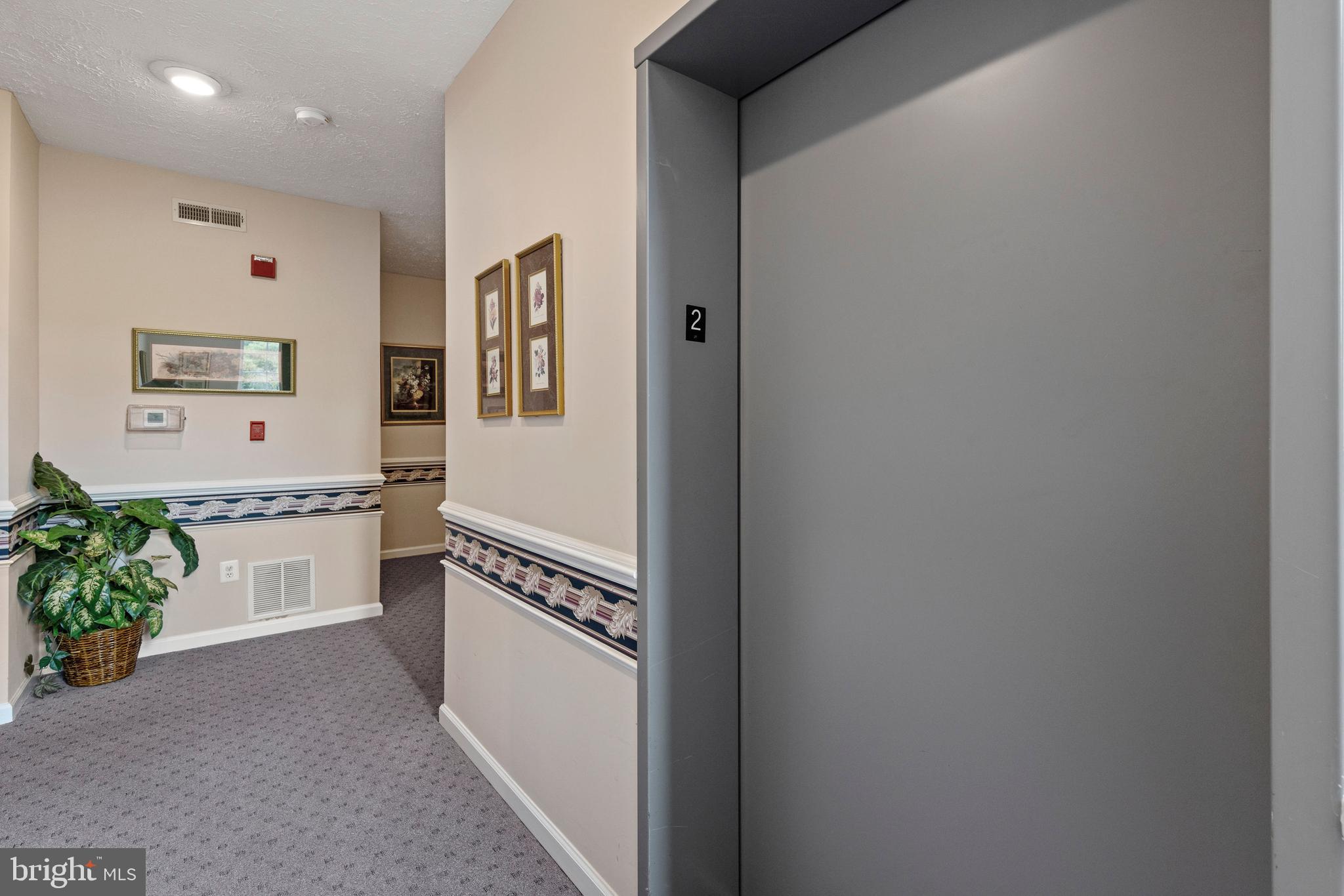 THE COURTYARDS AT POND - Residential