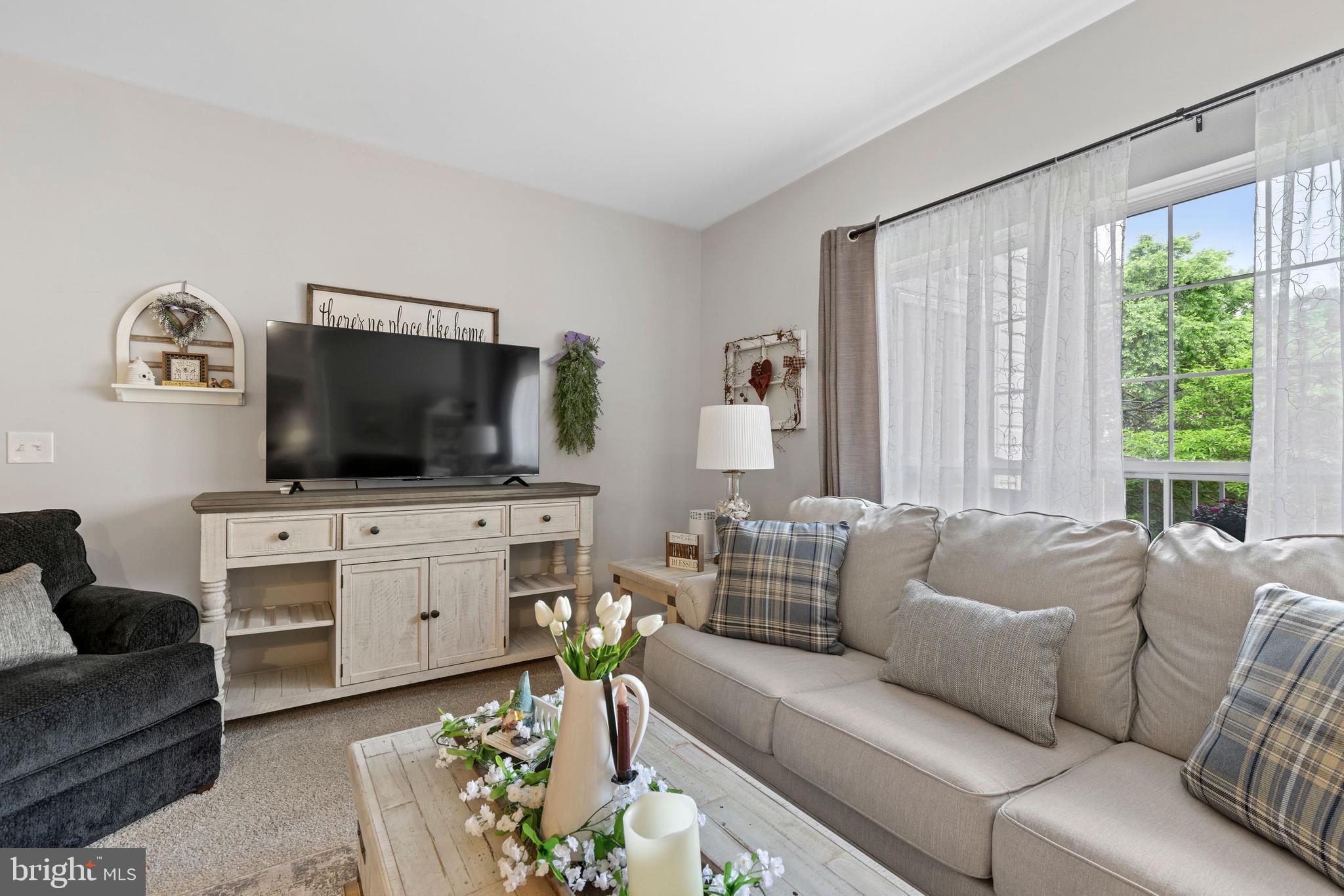 THE COURTYARDS AT POND - Residential