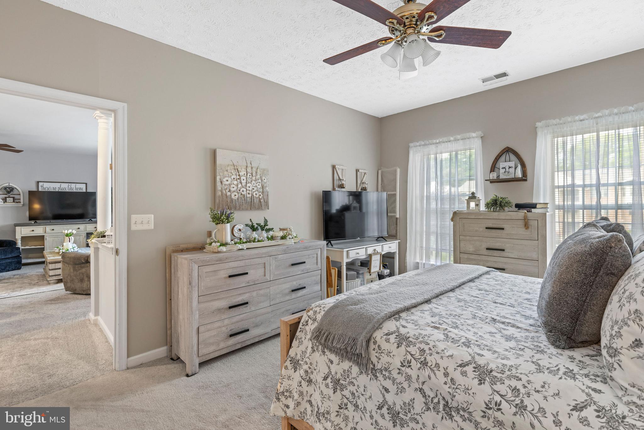 THE COURTYARDS AT POND - Residential