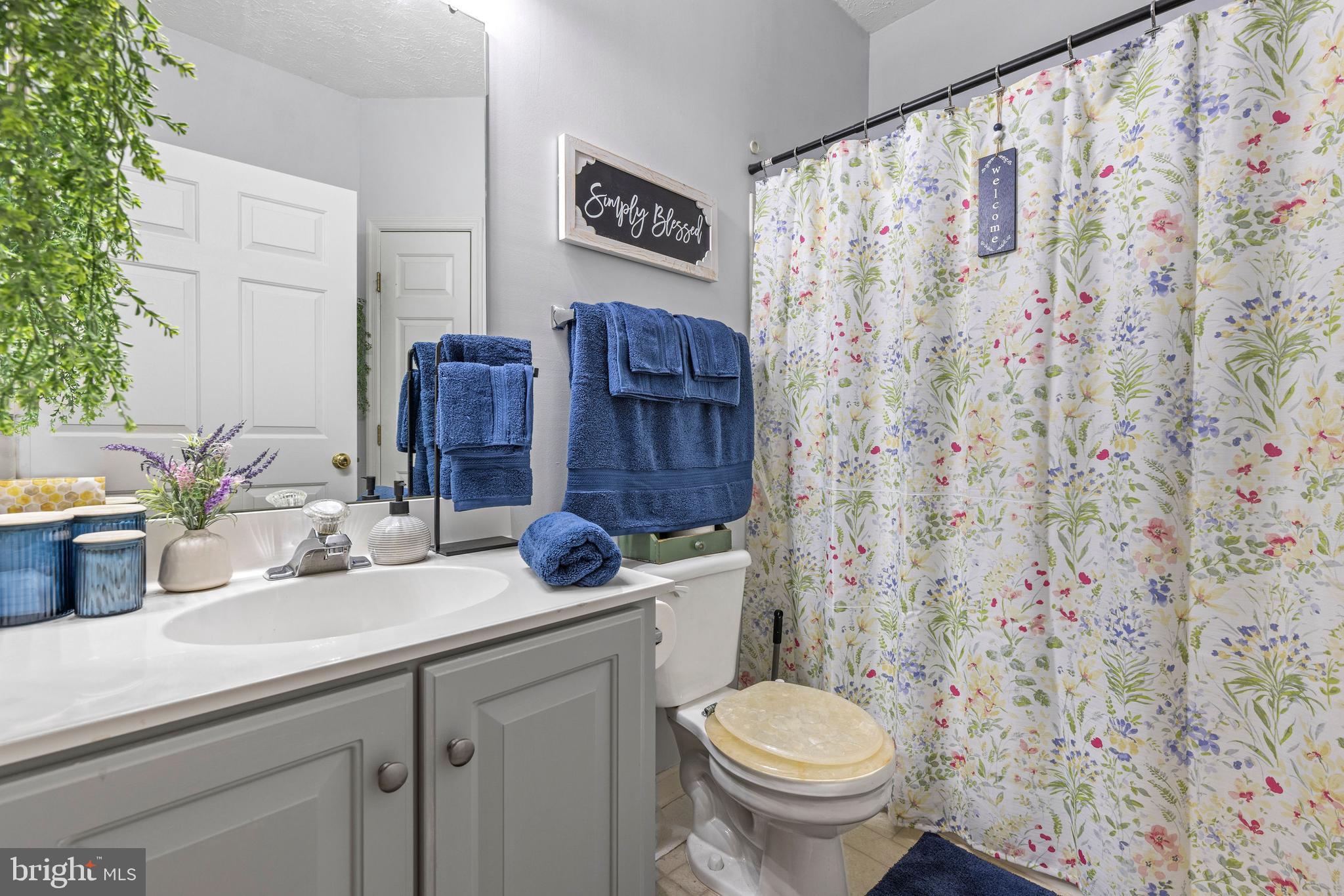 THE COURTYARDS AT POND - Residential