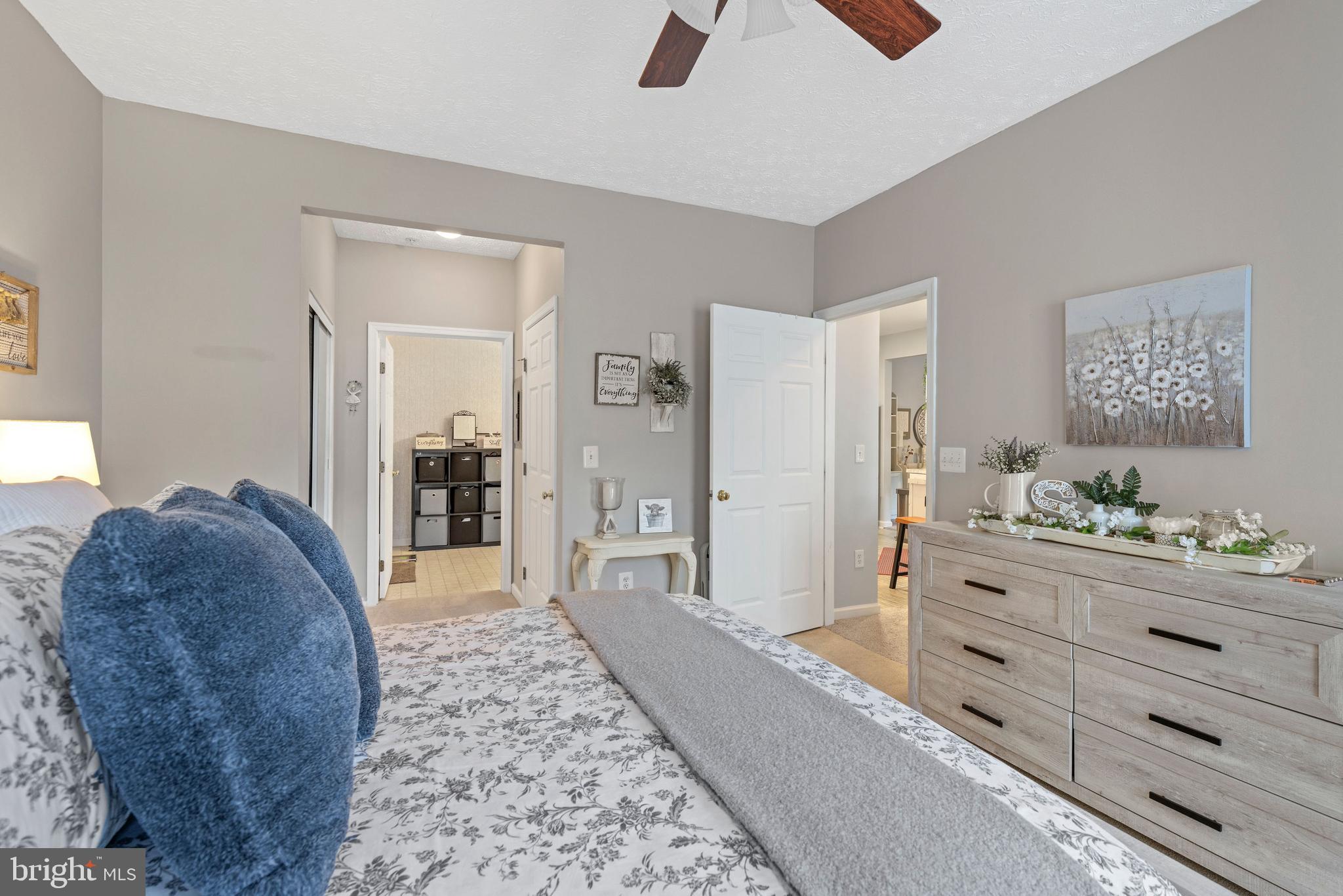 THE COURTYARDS AT POND - Residential