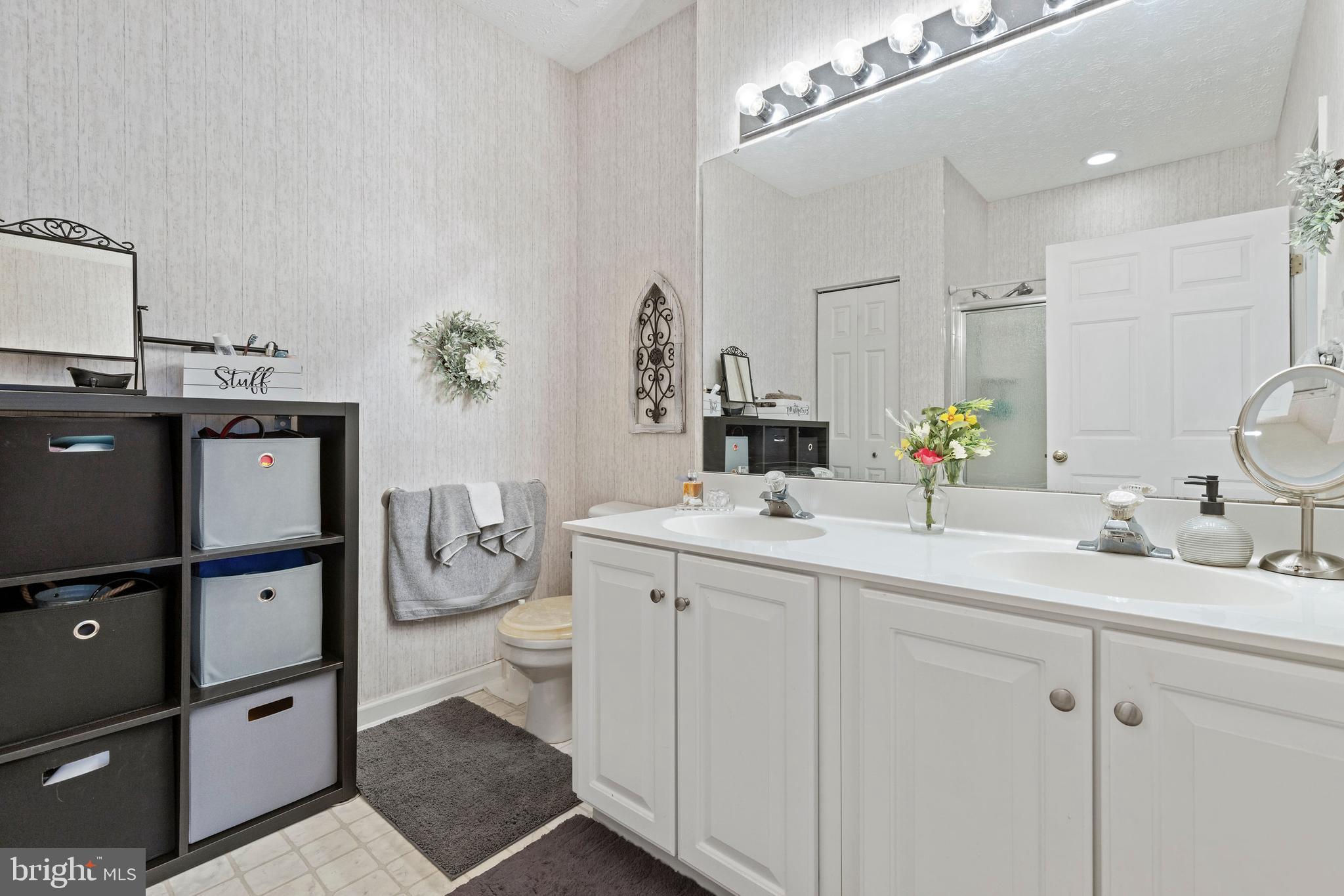 THE COURTYARDS AT POND - Residential