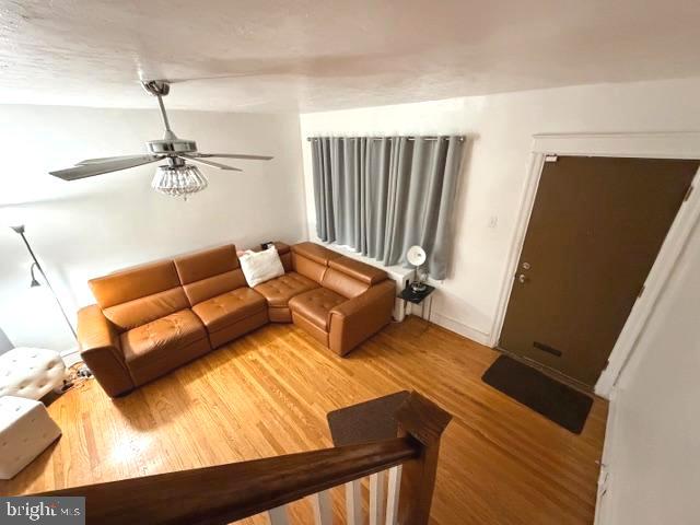 1653 W MENTOR STREET