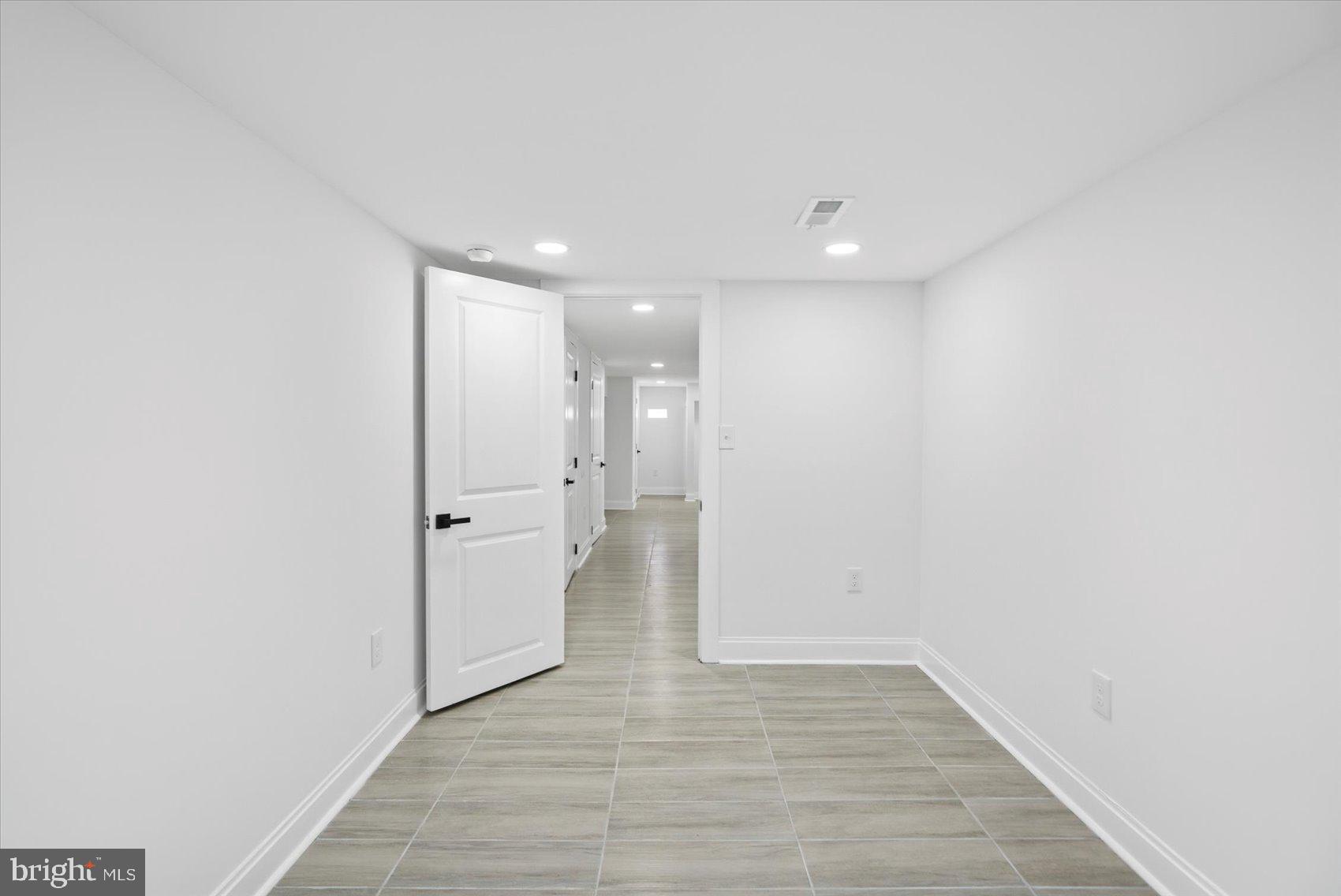 MIDDLE EAST - Residential Lease