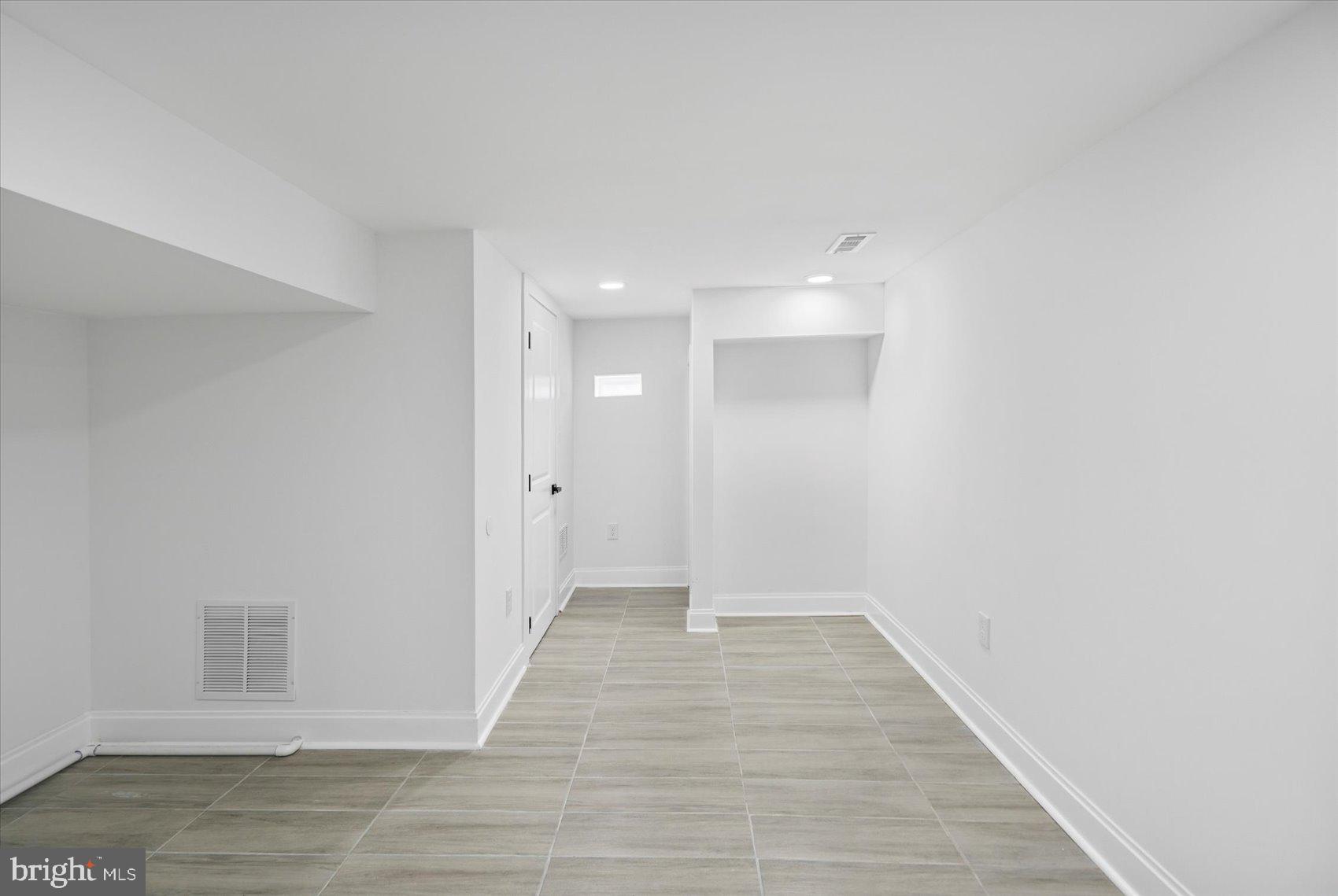 MIDDLE EAST - Residential Lease