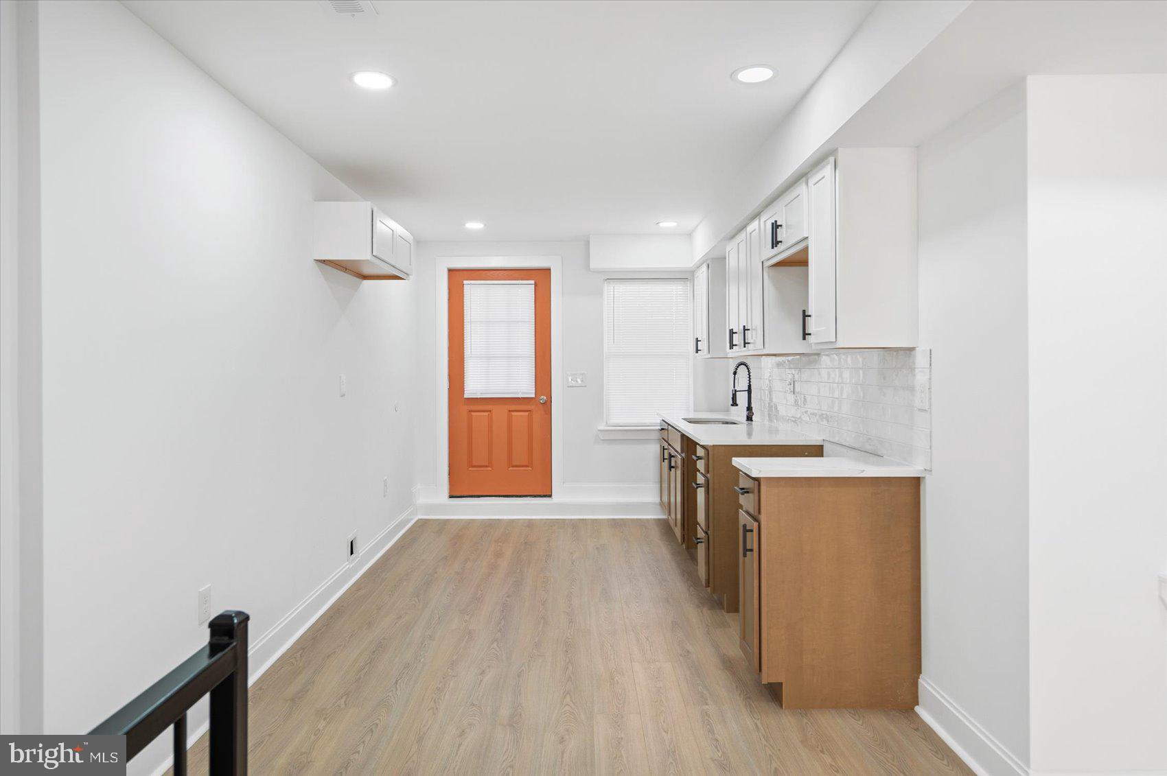 MIDDLE EAST - Residential Lease