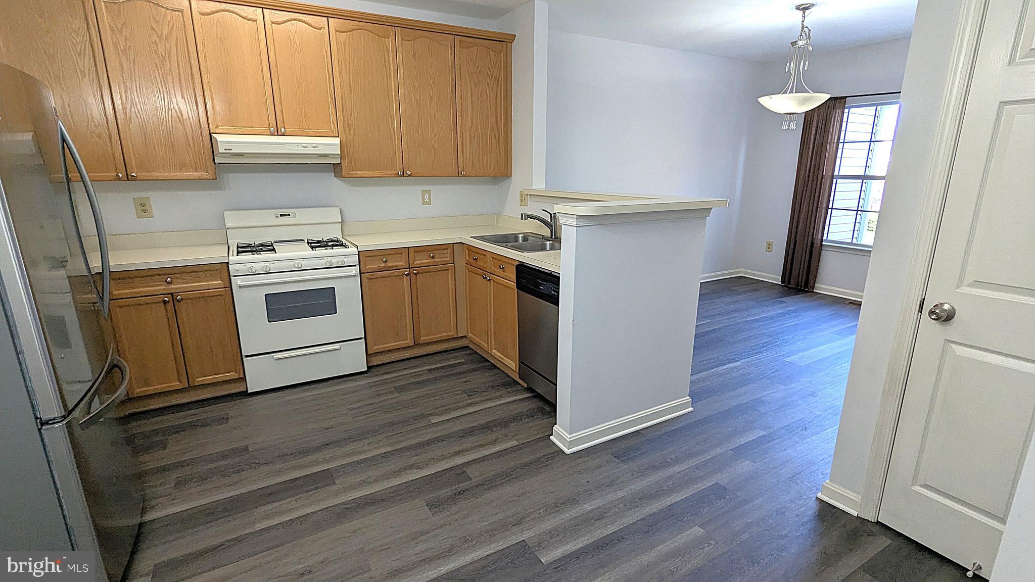 LIFESTYLE AT SULLY STATION - Residential